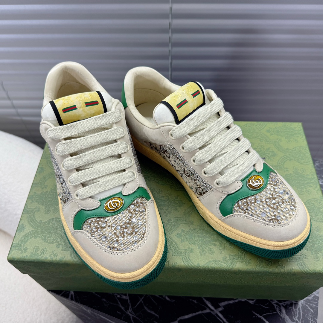 NO:246907,Gucci~~The latest rhinestone sneakers; casual shoes; small dirty shoes~~ ZP development pure original version; metal double G crystal cylindrical mark; bling bling iron diamond surface~~ Original matte cowhide fabric, presbyopia cloth iron diamond surface, original cowhide inner lining, foot pad latex injection molding, original TPU sole (lower layer wide, upper layer narrow) 35-40 positive size, casual shoes/sports shoes, gucci, sneakers, cowhide19860909Gucci~~最新款水钻运动鞋；休闲鞋；小脏鞋~~ ZP开发纯原版本；金属双G水晶圆柱标；bling bling烫钻面~~ 原版磨砂牛皮面料,老花布烫钻面,原版牛皮内里,垫脚乳胶注塑一体,原版TPU大底(下层宽,上层窄) 35—40正码,休闲鞋/运动鞋,gucci,sneakers,cowhide,Women's Shoes