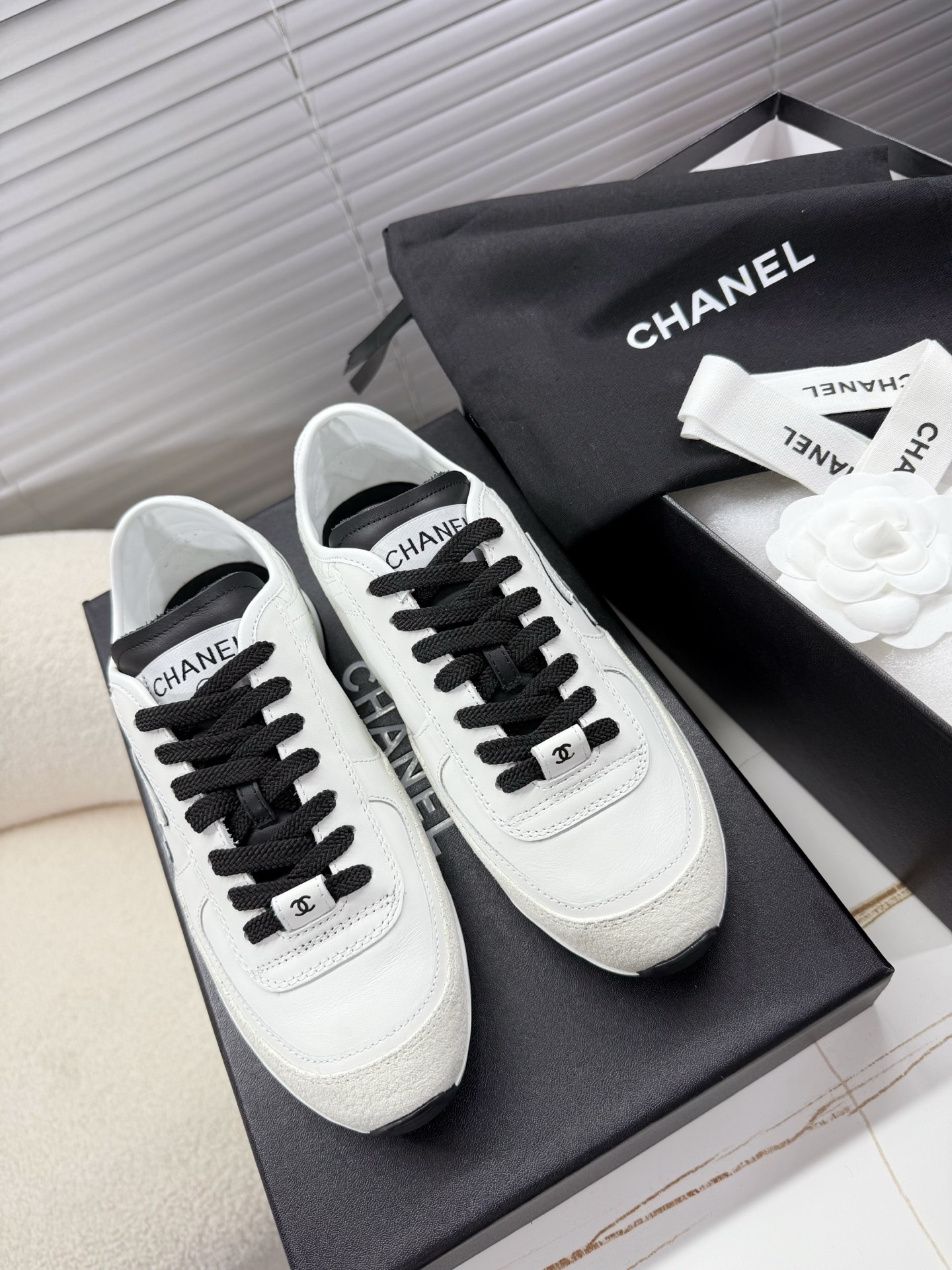 NO:236004,Chanel－－Fragrant grandma black and white panda shoes, Deshen shoes; sports shoes Simple low top, light and comfortable, diamond-shaped leather splicing style, creating a young and active sports atmosphere Sheep splicing upper, sneakers design, two-color sports sole~~ 35-40 (41 can be customized) positive size, casual shoes/sports shoes, chanel, sneakers, sheep19860909chanel－－香奶奶黑白熊猫鞋,德训鞋；运动鞋 简约低帮,轻便舒适,菱格纹真皮拼接风格,营造出年轻活跃的运动氛围 羊猄拼接鞋面,球鞋设计轻装设计,双色运动大底~~ 35—40(41可定制)正码,休闲鞋/运动鞋,chanel,sneakers,sheep,Women's Shoes