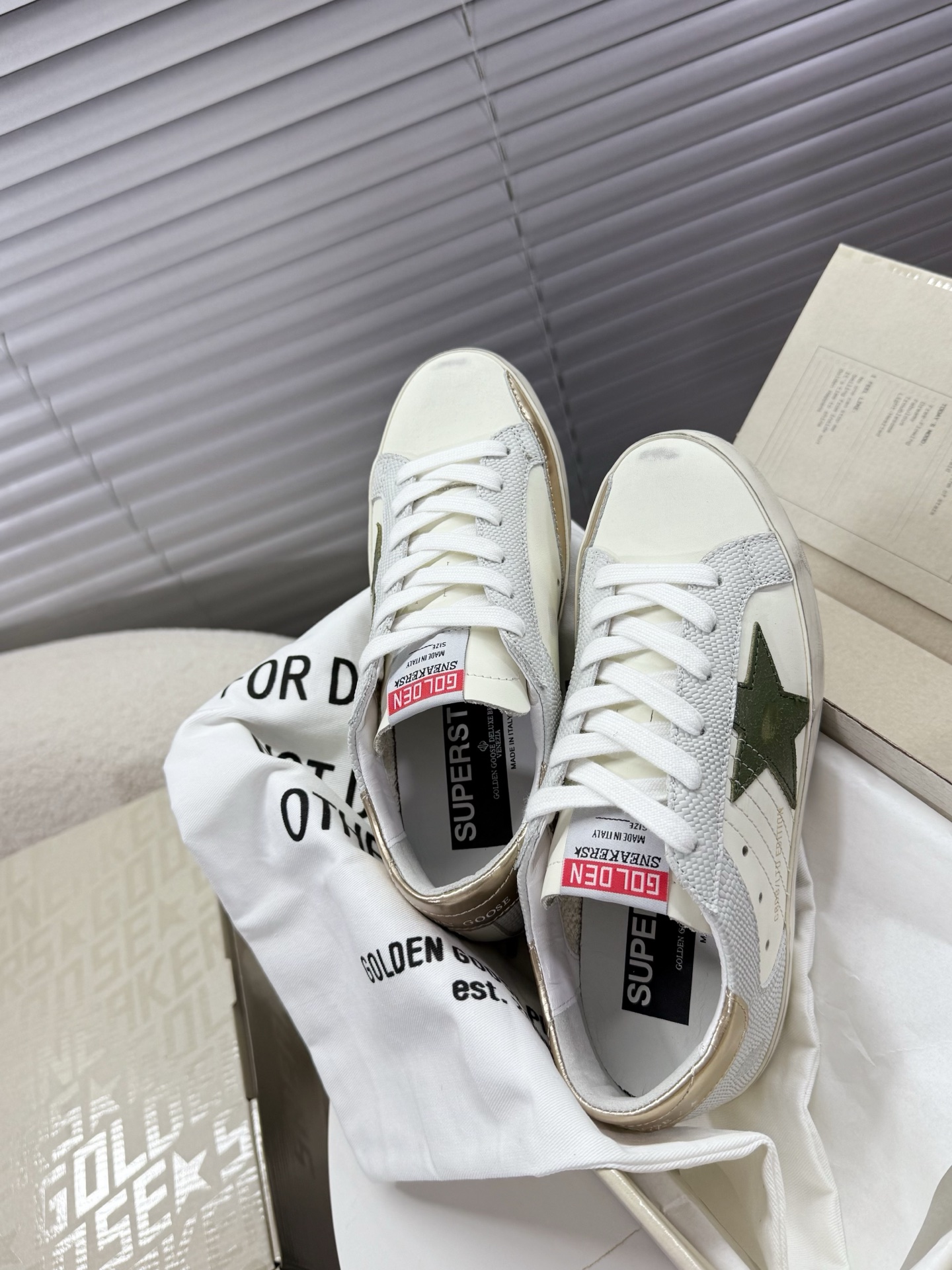 NO:231256,GGDB~~Golden Goose Deluxe Brand # The best version on the entire network is not convinced. # ggdb classic couples' small dirty shoes~~ To the point of being popular, white shoes, and all kinds of small dirty shoes are worn!  Celebrity private server demonstration × It’s so versatile!  No need to worry about washing shoes anymore!  Original custom cowhide (the essence of old making) inner towel   cowhide foot pad, original mold opening 3.5cm high-rise latex insole... irregular hand-polished upper, even the soles are polished and worn~~ 35-39 (40 custom made without return or exchange) regular size women's model 39-43 (44 custom made without return or exchange) regular size men's model, casual shoes/sports shoes, sneakers, cowhide19860909GGDB~~Golden Goose Deluxe Brand # 全网最好版本不服来比 # ggdb经典情侣款小脏鞋~~火红程度上怼小白鞋,下踩各类小脏鞋！明星私服上脚示范 ×就是这么百搭 ！再也不用担心洗鞋的问题啦！ 鞋面原版定制牛皮（做旧精髓所在）内里毛巾 牛皮垫脚,原版开模3.5cm内增高乳胶鞋垫…… 不规则手工打磨做破鞋面,就连鞋底也是打磨做旧的~~ 35—39(40定做不退换)正码女款 39—43(44定做不退换)正码男款,休闲鞋/运动鞋,sneakers,cowhide,Women's Shoes