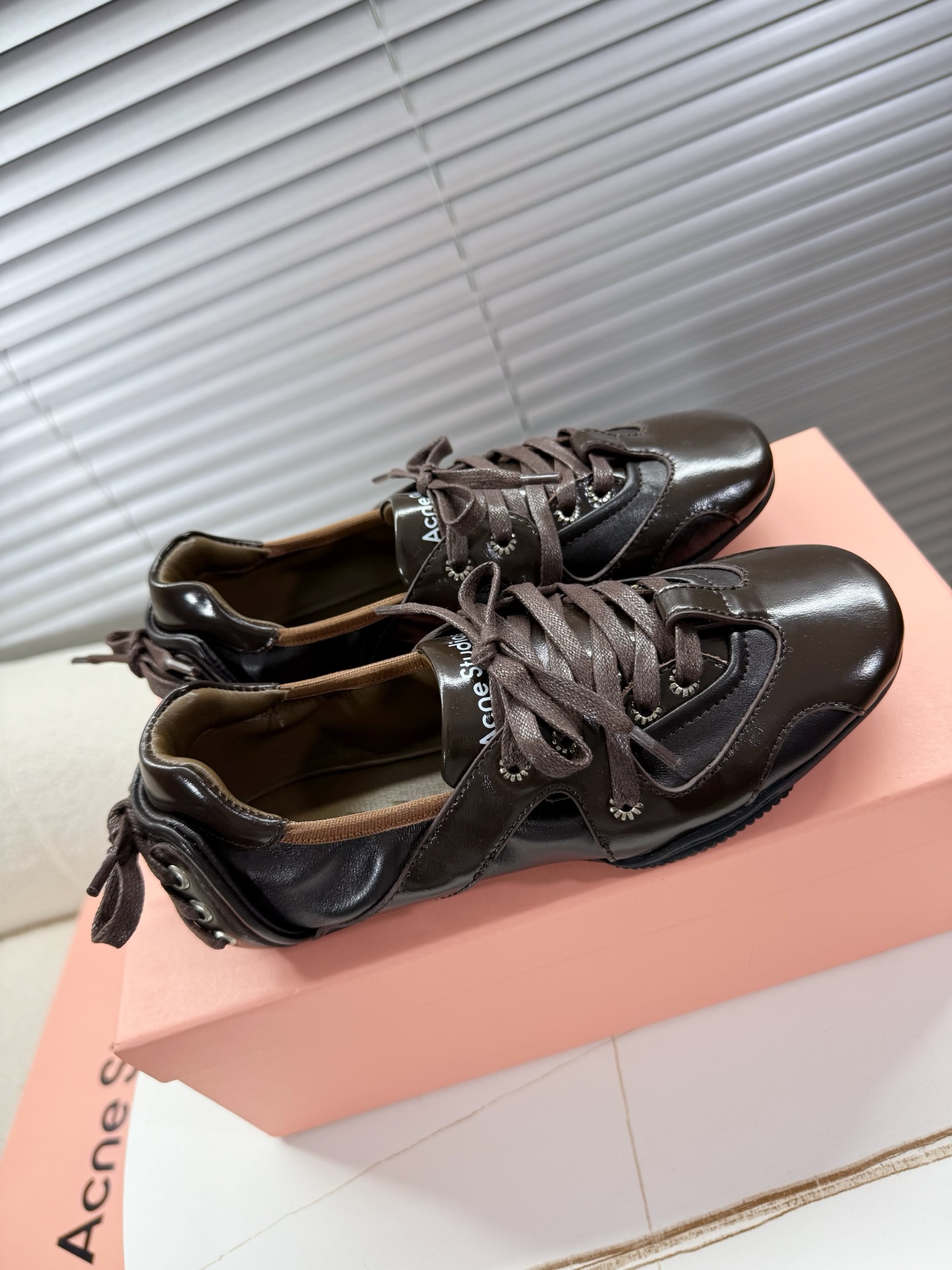 Acne Studios’ Stylish Ballet Shoes with Unique Materials and Design - 图片 6