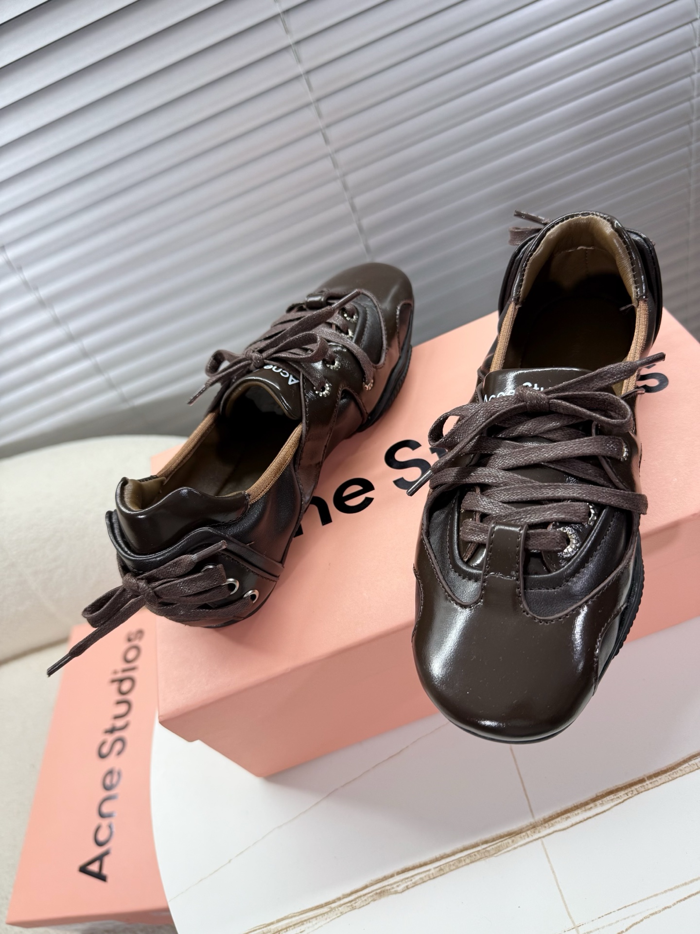 Acne Studios’ Stylish Ballet Shoes with Unique Materials and Design - 图片 5