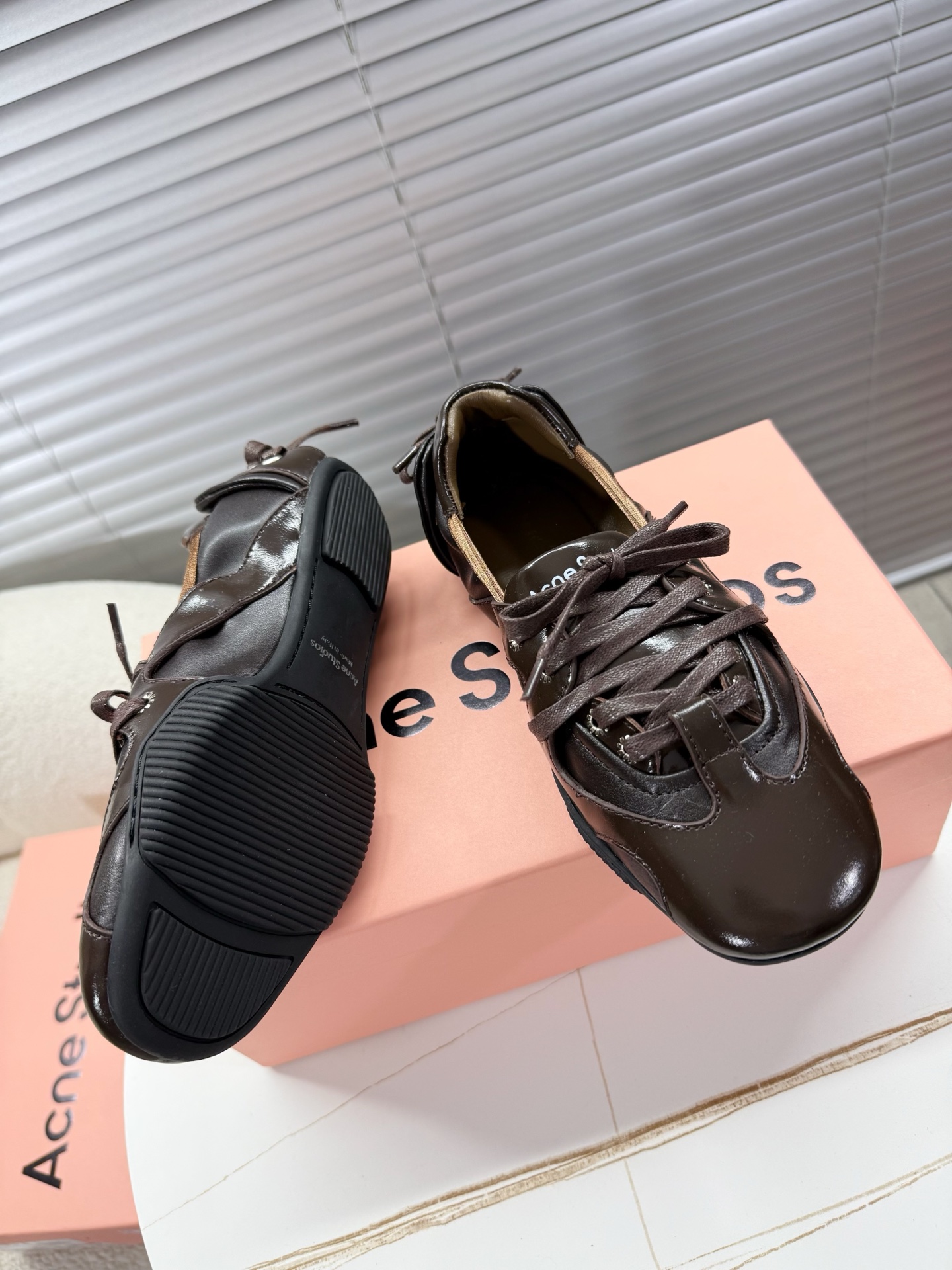 Acne Studios’ Stylish Ballet Shoes with Unique Materials and Design - 图片 2