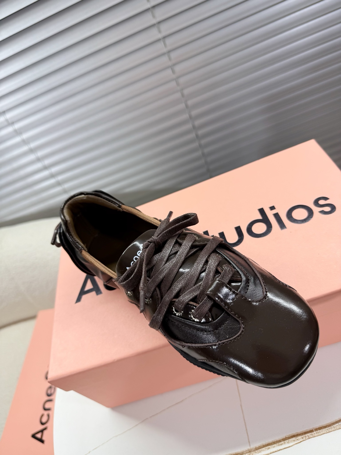 Acne Studios’ Stylish Ballet Shoes with Unique Materials and Design - 图片 7