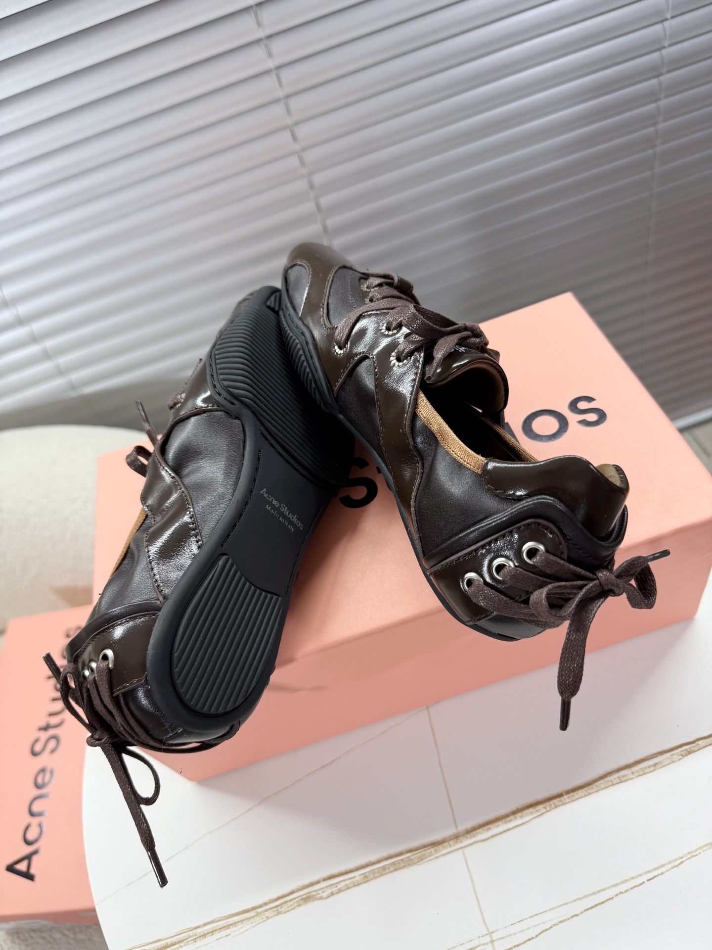 Acne Studios’ Stylish Ballet Shoes with Unique Materials and Design - 图片 3