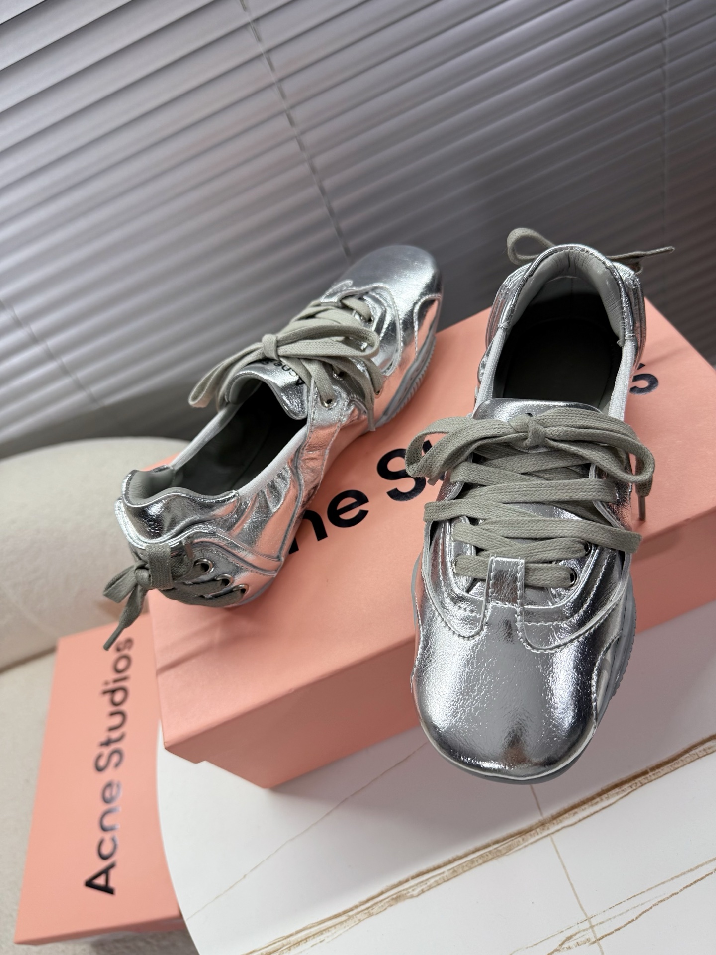 Acne Studios’ Stylish Ballet Shoes with Unique Fabrics and Quality Design - 图片 5
