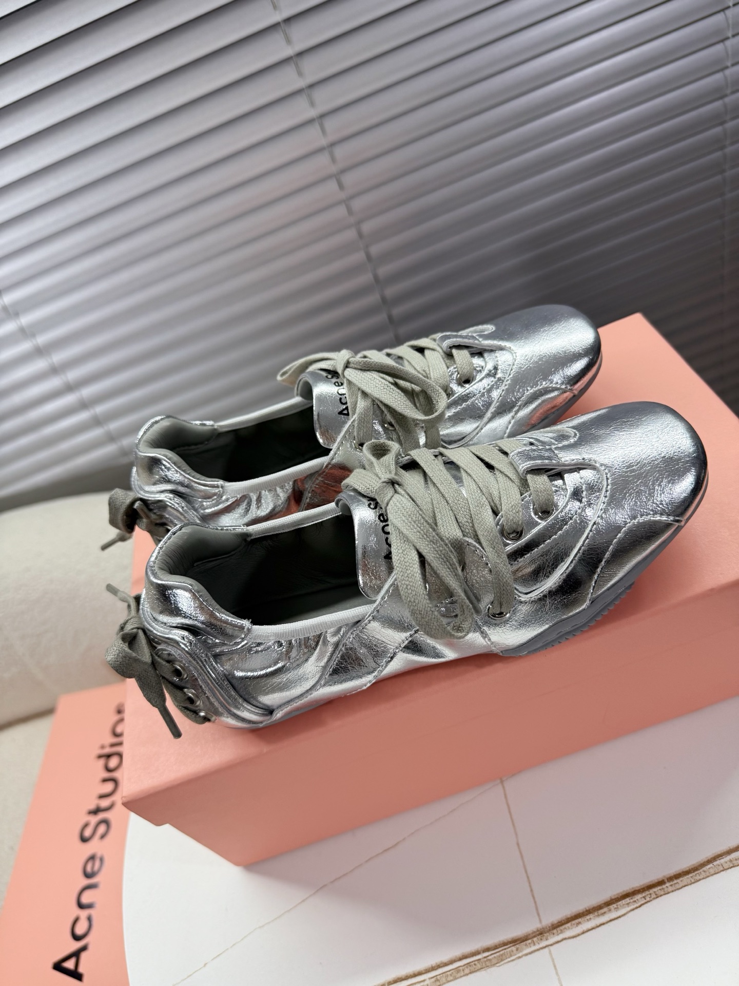 Acne Studios’ Stylish Ballet Shoes with Unique Fabrics and Quality Design - 图片 6