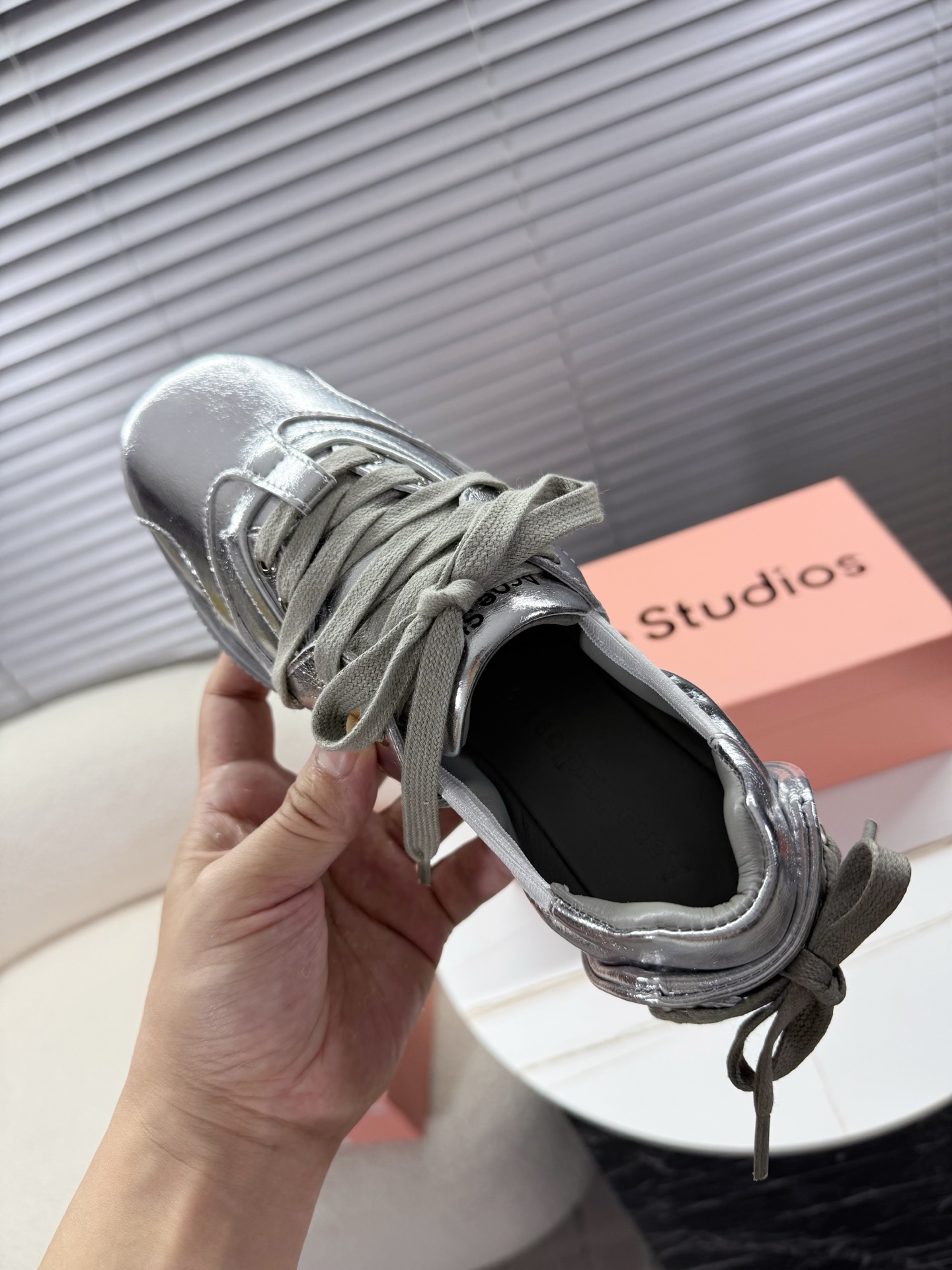 Acne Studios’ Stylish Ballet Shoes with Unique Fabrics and Quality Design - 图片 9