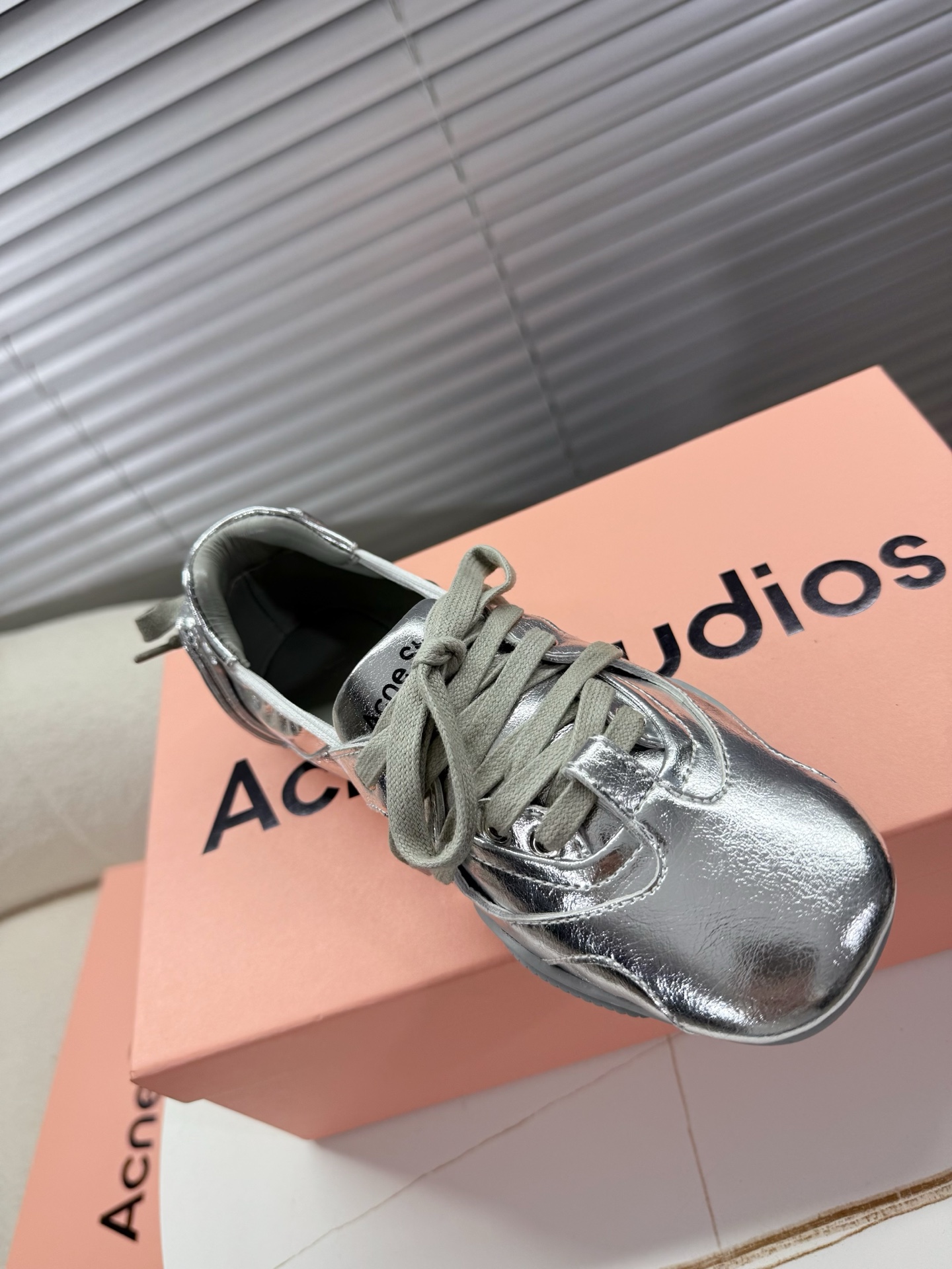 Acne Studios’ Stylish Ballet Shoes with Unique Fabrics and Quality Design - 图片 7