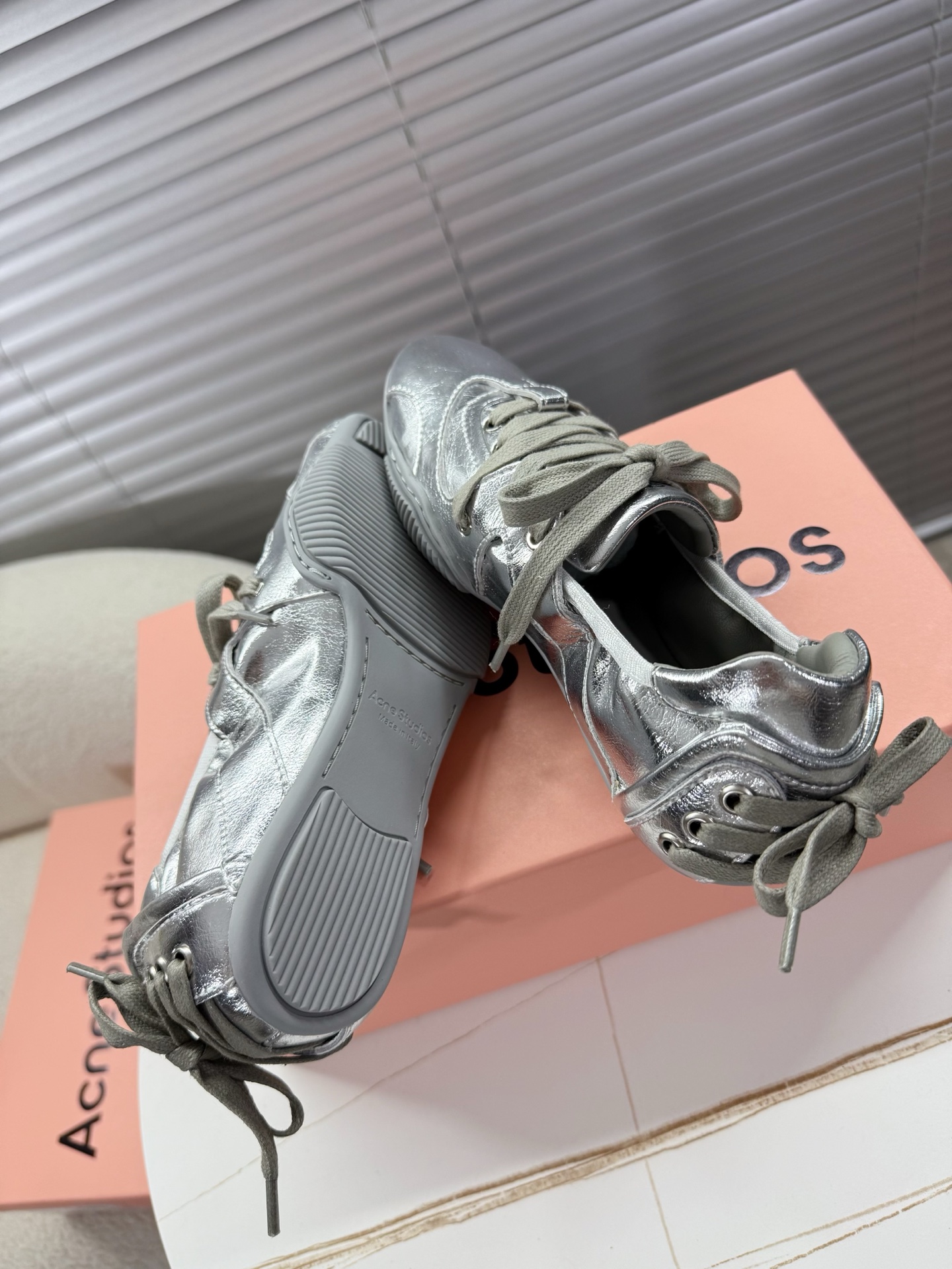 Acne Studios’ Stylish Ballet Shoes with Unique Fabrics and Quality Design - 图片 3