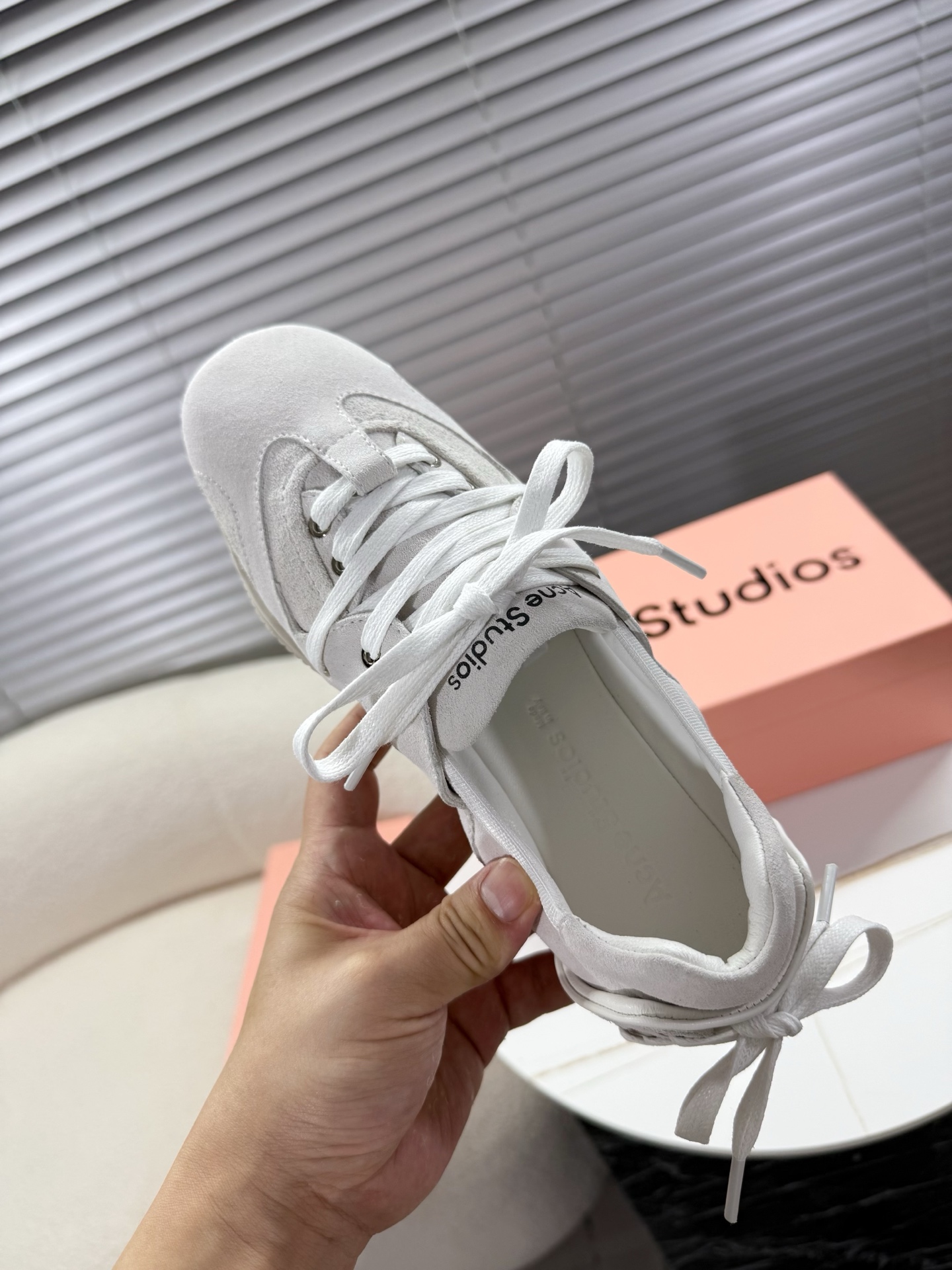Acne Studios’ Stylish Ballet Shoes with Unique Leather Fabrics and Personality - 图片 9