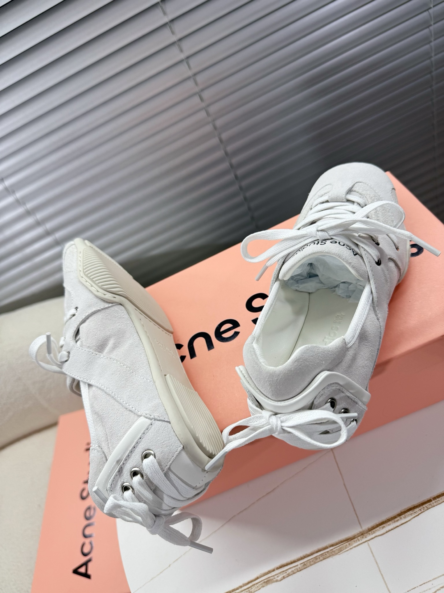 Acne Studios’ Stylish Ballet Shoes with Unique Leather Fabrics and Personality - 图片 4