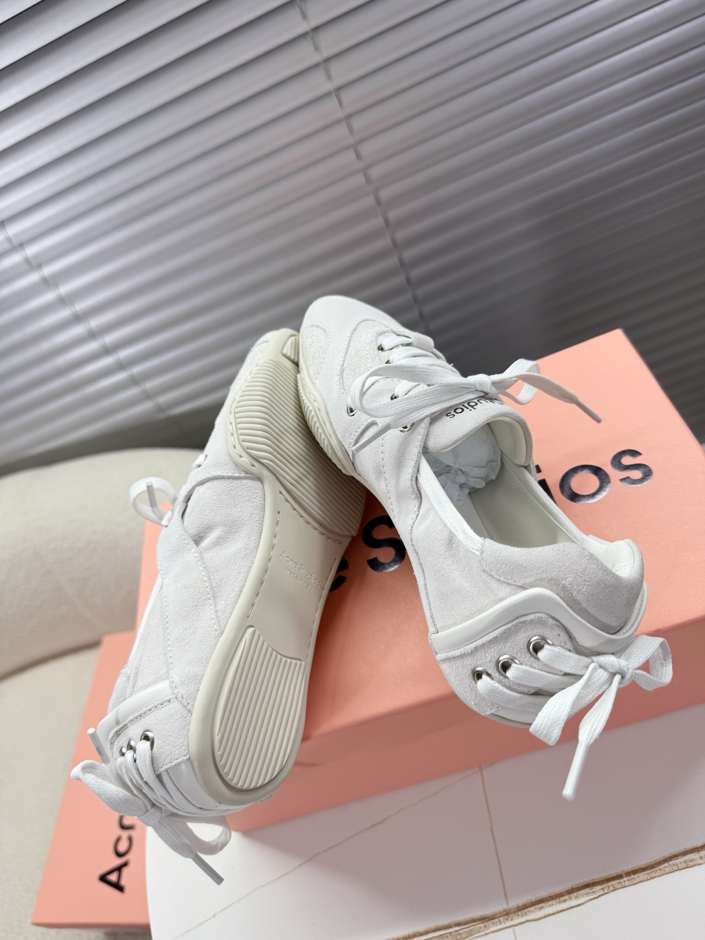 Acne Studios’ Stylish Ballet Shoes with Unique Leather Fabrics and Personality - 图片 3