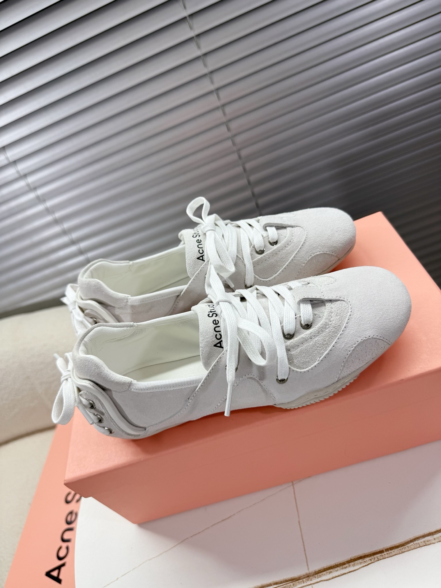Acne Studios’ Stylish Ballet Shoes with Unique Leather Fabrics and Personality - 图片 6