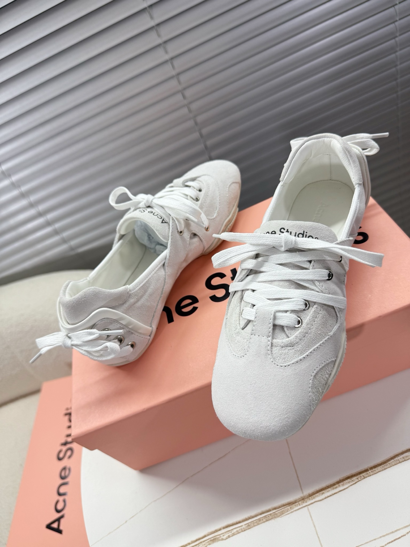 Acne Studios’ Stylish Ballet Shoes with Unique Leather Fabrics and Personality - 图片 5
