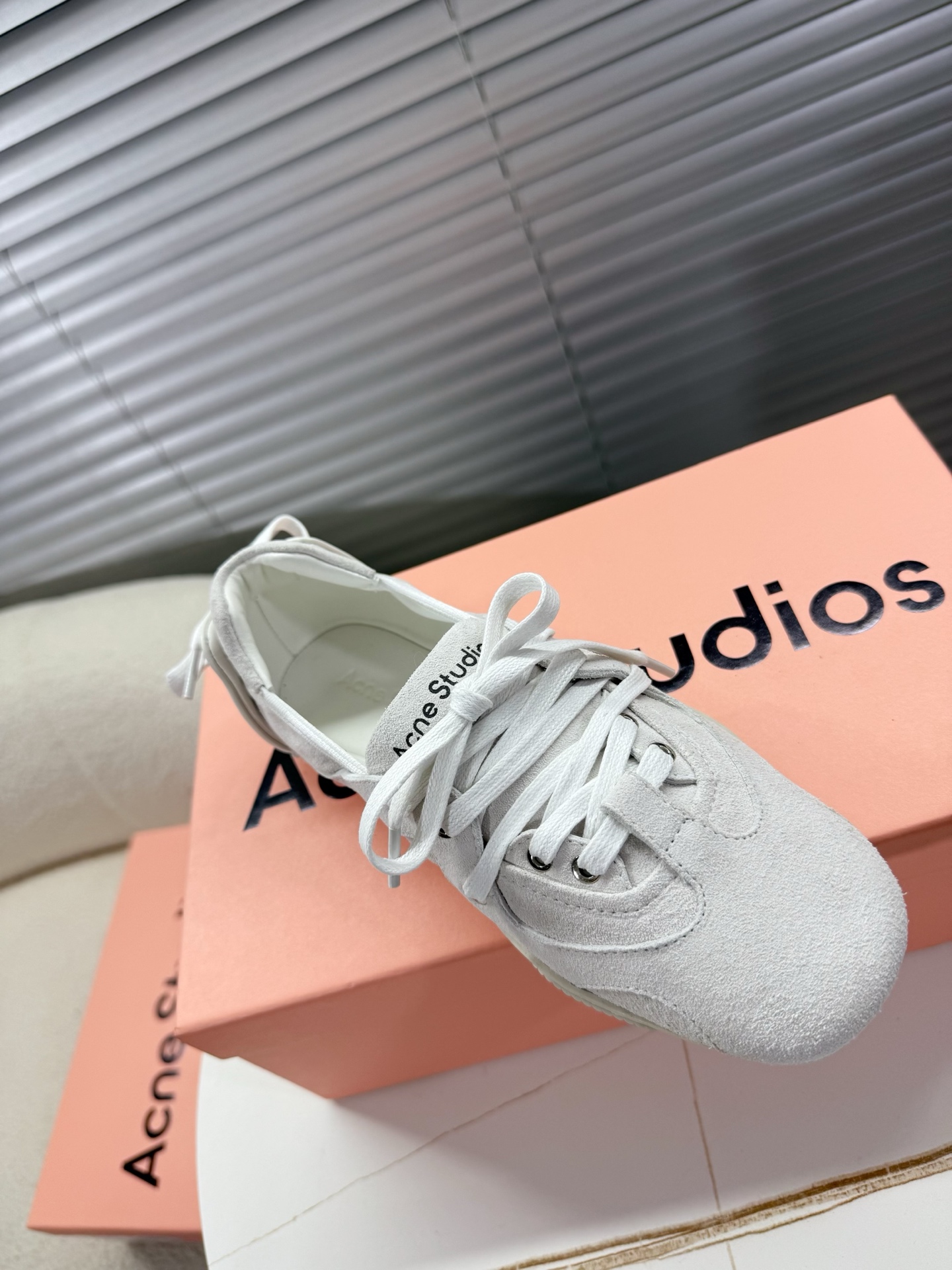 Acne Studios’ Stylish Ballet Shoes with Unique Leather Fabrics and Personality - 图片 7
