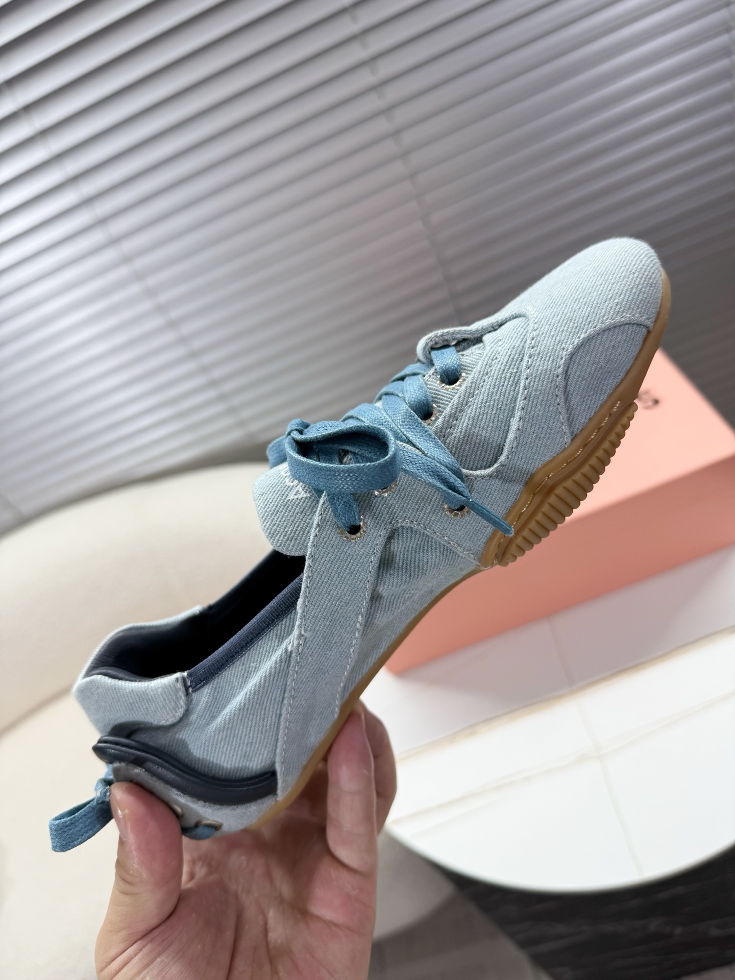 Acne Studios’ Stylish Ballet Shoes: Quality Leather, Unique Design, Fashionable Update - 图片 8