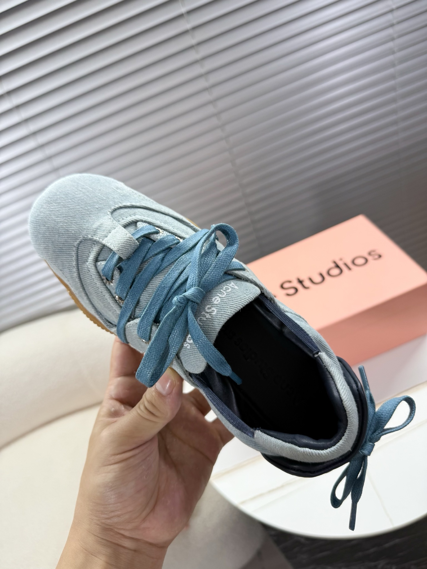 Acne Studios’ Stylish Ballet Shoes: Quality Leather, Unique Design, Fashionable Update - 图片 9