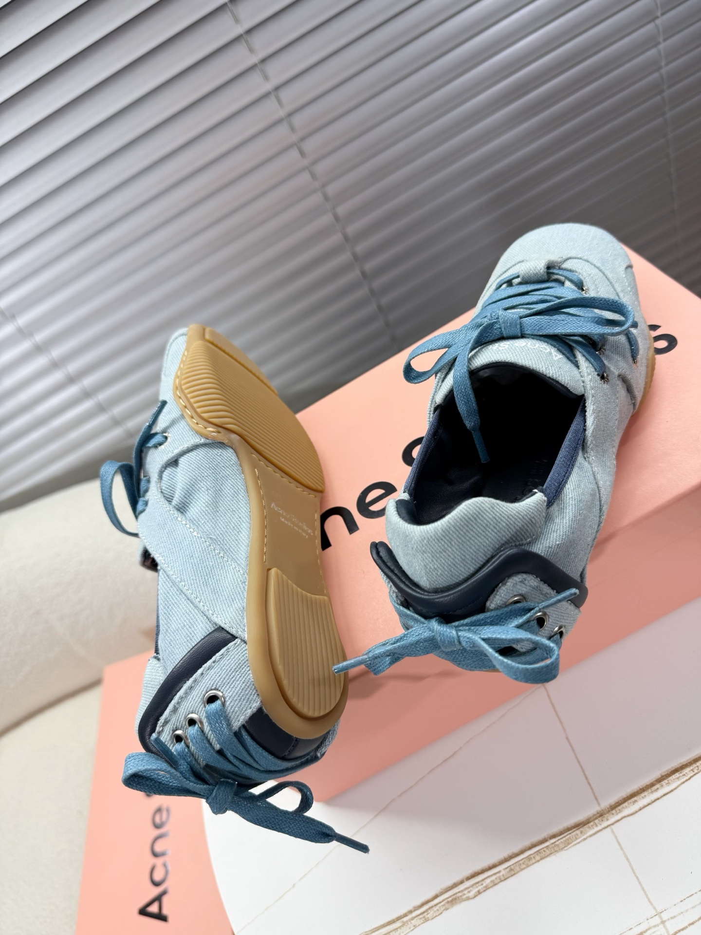 Acne Studios’ Stylish Ballet Shoes: Quality Leather, Unique Design, Fashionable Update - 图片 7