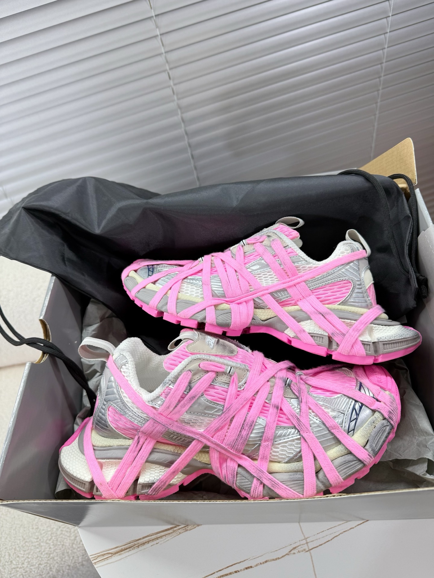 NO:264352,BALENCIAGA/Balenciaga…Spider-Man couple dad shoes…The new upgraded 3XL series inheritance and classics are the iconic Balenciaga silhouette abstract outsole, which creates avant-garde fashion model new creativity…Exclusive private model outsole, nylon breathable mesh fabric, shoelace cross-lace strap shape, large head retro old style…Couple model 35-45 regular size, dad shoes, balenciaga, balenciaga19860909BALENCIAGA/巴黎世家…蜘蛛侠情侣款老爹鞋…… 全新升级款3XL系列传承与经典以标志性Balenciaga廓形抽象大底,碰撞出前卫时尚模范新创意……独家私模大底、尼龙透气网面料、鞋带交叉绑带造型、大绕头复古做旧风格…… 情侣款35—45正码,老爹鞋,balenciaga,balenciaga,Women's Shoes