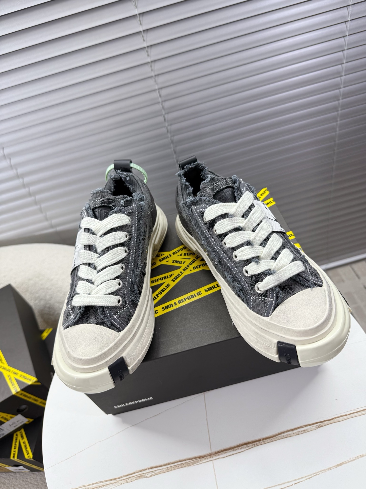 NO:264337,smilerepublic 70S Galaxy Couple Model, Canvas Shoes Casual Shoes~~ Little Red Book Celebrities Must Show, Too Spicy 70S Galaxy Couple Model Customized Tassel Canvas Fabric, Top Cowhide Inner, TPU Two-pair Combination Sole~~ 35-40 Women's Model/39-44 Men's Model, Casual Shoes/Sports Shoes, Sneakers, Cowhide19860909smilerepublic 70S银河系列情侣款,帆布鞋 休闲鞋~~ 小红书明星必show款,太酷辣啦 70S银河系情侣款定制流苏帆布面料,头层牛皮内里,TPU两双组合大底~~ 35—40女款/39—44男款,休闲鞋/运动鞋,sneakers,cowhide,Women's Shoes