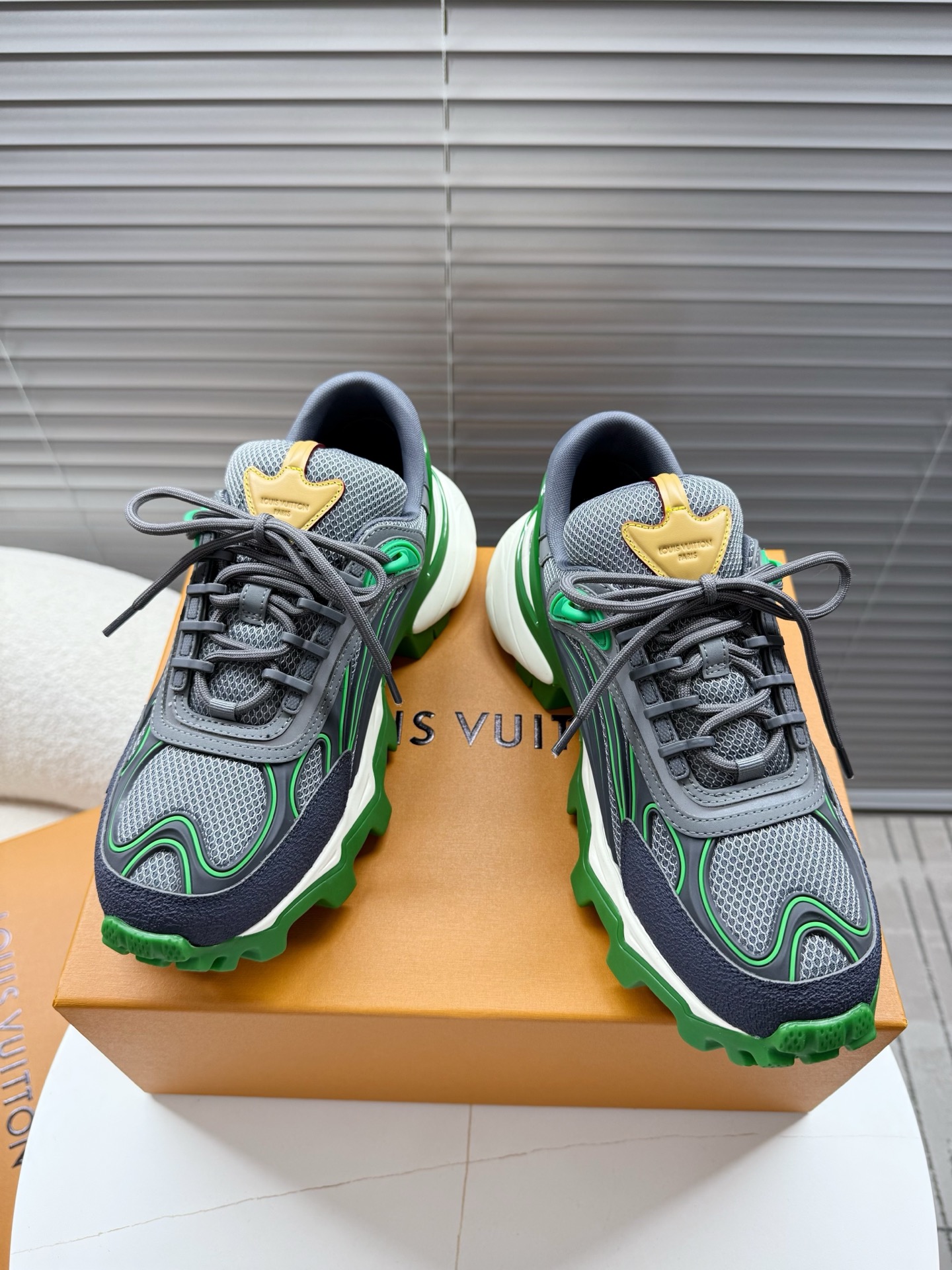 NO:707792,LV SUMMIT's latest men's sports shoes, outdoor shoes, functional hiking shoes... This men's outdoor sports shoe is crafted with heavy craftsmanship. The LV letter Logo is eye-catching on the outside, full of high-level values!  Original fabric, customized technology splicing fabric, original imported breathable mesh lining, original MD multi-layer combination sole, sole thickness 4CM, men's size 39-45, casual shoes/sports shoes, louis vuitton, sneakers19860909LV SUMMIT 最新男士运动鞋,户外鞋,机能徒步鞋…… 重工塑造此款男士户外运动鞋,外侧瞩目 LV 字母Logo标识,价值观满满的高大上！ 面料原版定制科技拼接面料 内里原版进口透气网里 鞋底原版MD多层组合底 底厚4CM 男款39—45正码,休闲鞋/运动鞋,louis vuitton,sneakers,Women's Shoes