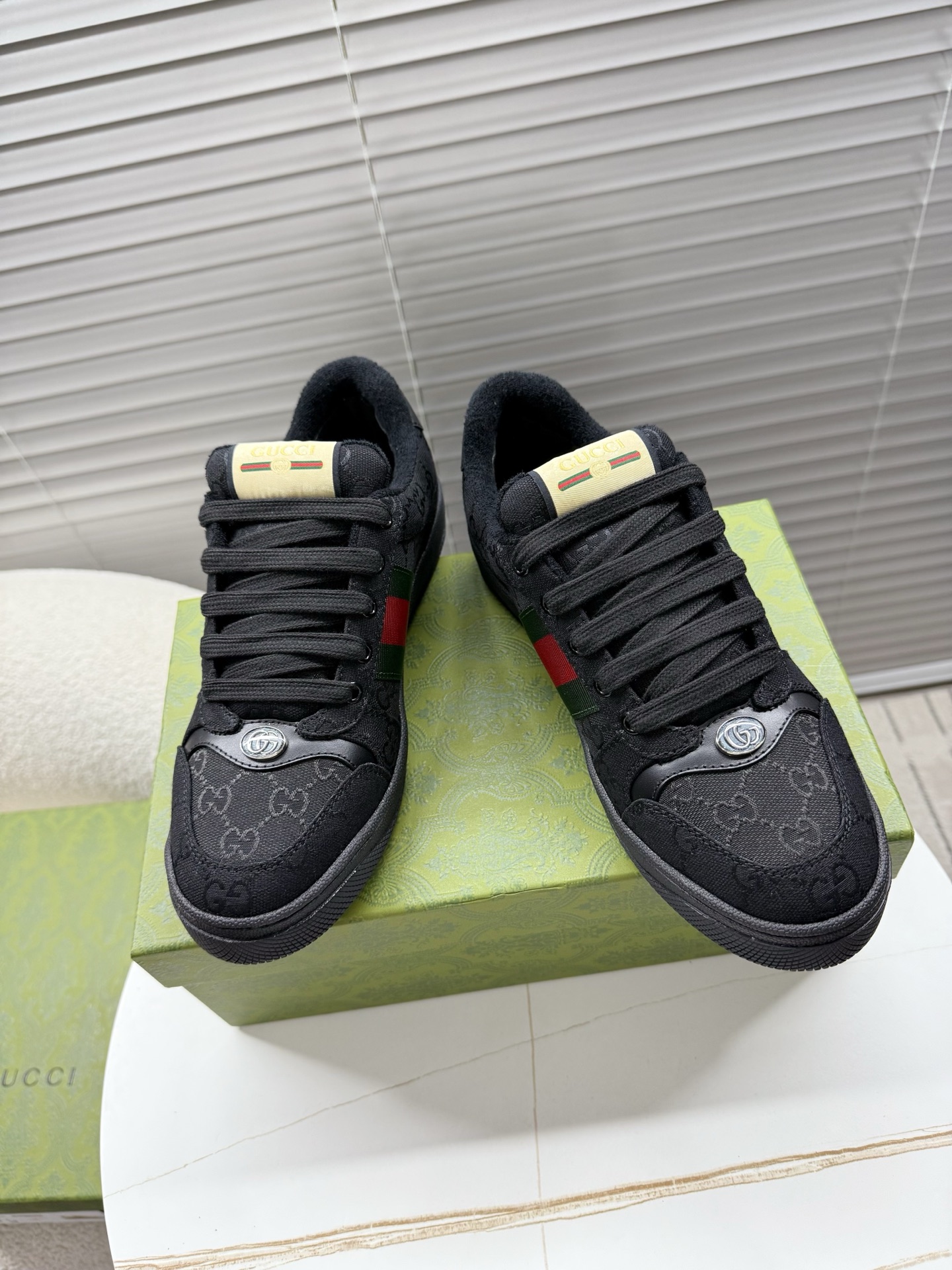 NO:706814,Gucci~~The latest sports shoes for couples; casual shoes; dirty shoes~~ ZP develops pure original version; metal double G crystal cylinder mark; bling bling hot diamond surface~~ original frosted cowhide fabric, old calico hot diamond surface, original cowhide lining, one-piece latex injection molding for feet, original TPU outsole (lower layer is wider, upper layer is narrow) 35-40/39-45 regular size, casual shoes/sports shoes, gucci, sneakers, cowhide19860909Gucci~~最新情侣款运动鞋；休闲鞋；小脏鞋~~ ZP开发纯原版本；金属双G水晶圆柱标；bling bling烫钻面~~ 原版磨砂牛皮面料,老花布烫钻面,原版牛皮内里,垫脚乳胶注塑一体,原版TPU大底(下层宽,上层窄) 35—40/39—45正码,休闲鞋/运动鞋,gucci,sneakers,cowhide,Women's Shoes