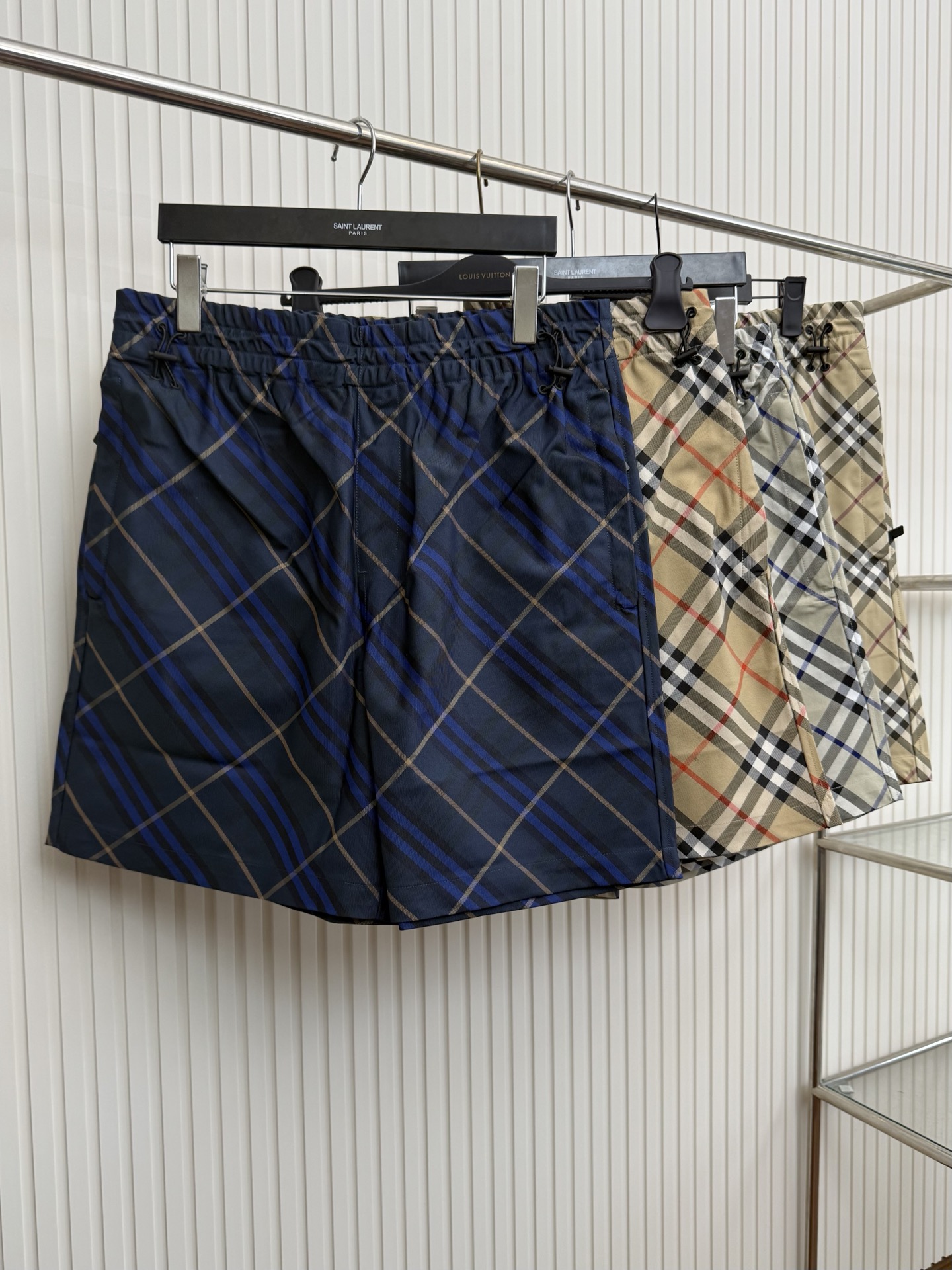 Burberry Bbr 巴宝莉24ss格纹战马刺绣短裤