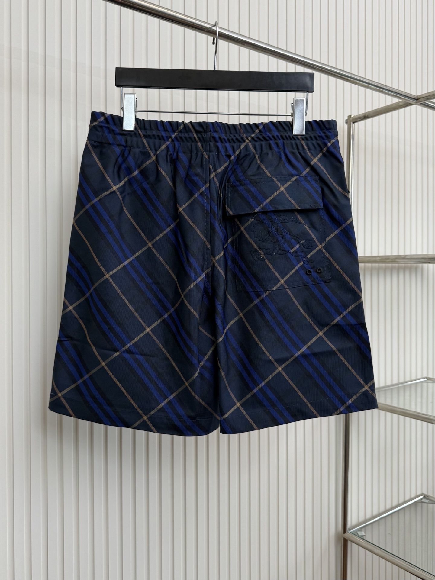 Burberry Bbr 巴宝莉24ss格纹战马刺绣短裤
