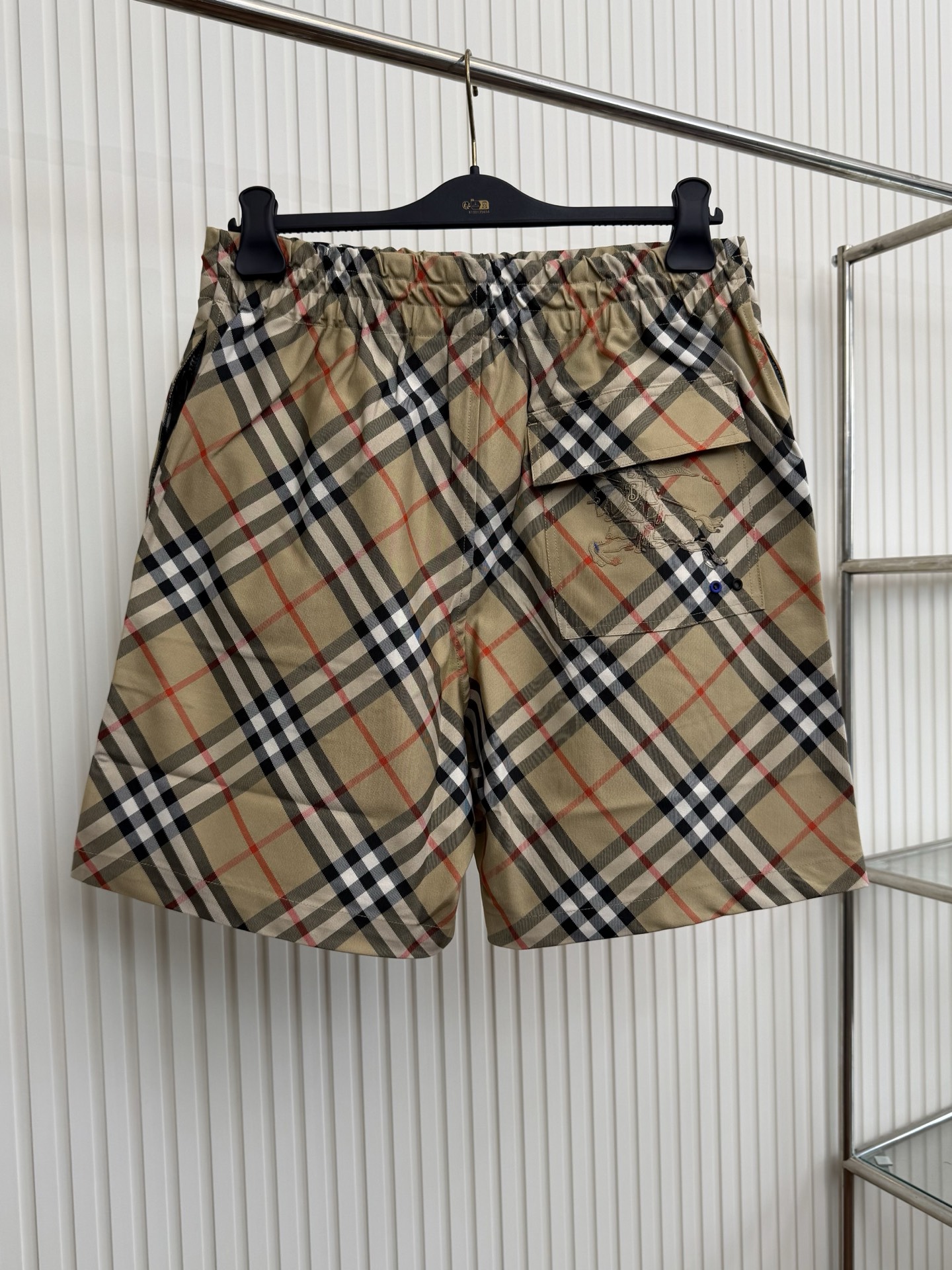 Burberry Bbr 巴宝莉24ss格纹战马刺绣短裤