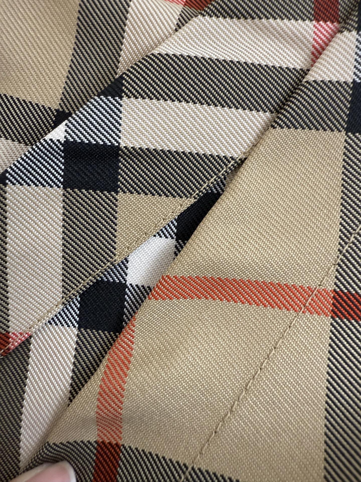 Burberry Bbr 巴宝莉24ss格纹战马刺绣短裤