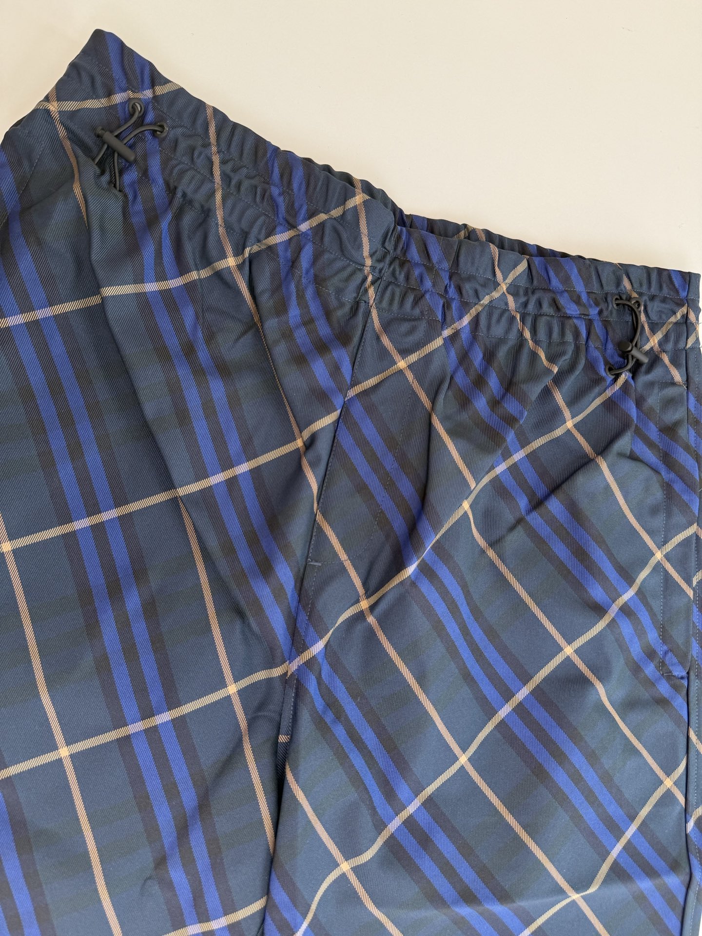 Burberry Bbr 巴宝莉24ss格纹战马刺绣短裤