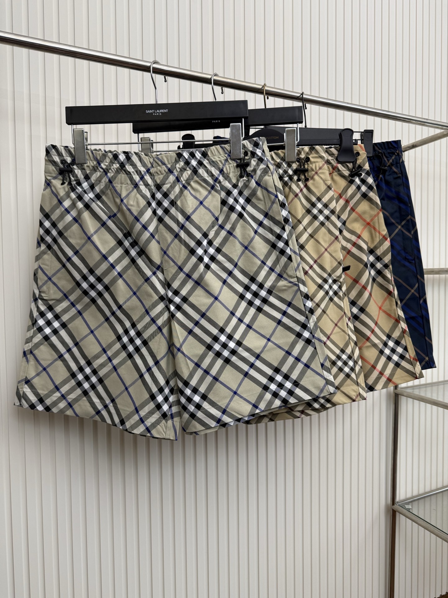 Burberry Bbr 巴宝莉24ss格纹战马刺绣短裤
