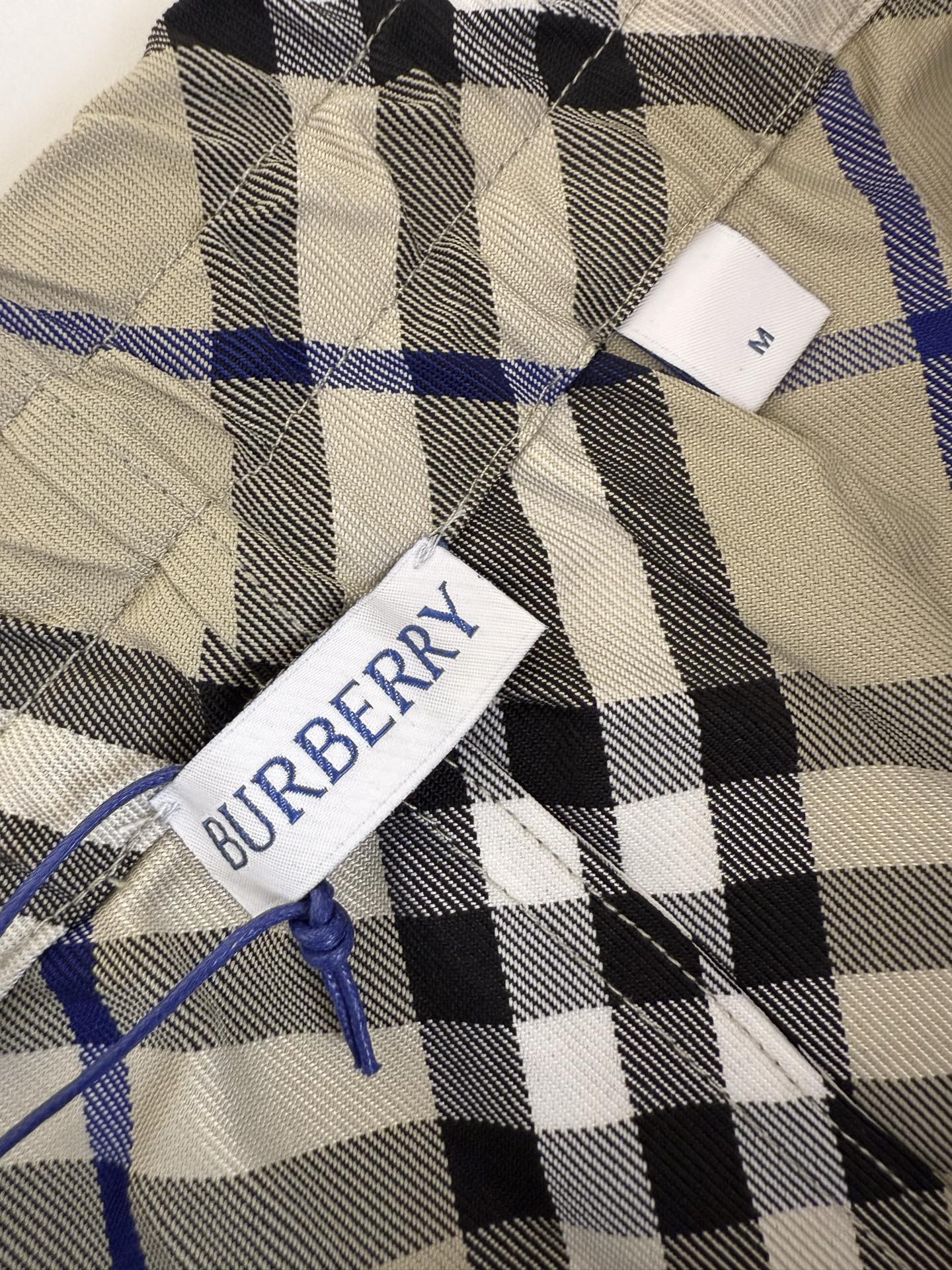 Burberry Bbr 巴宝莉24ss格纹战马刺绣短裤