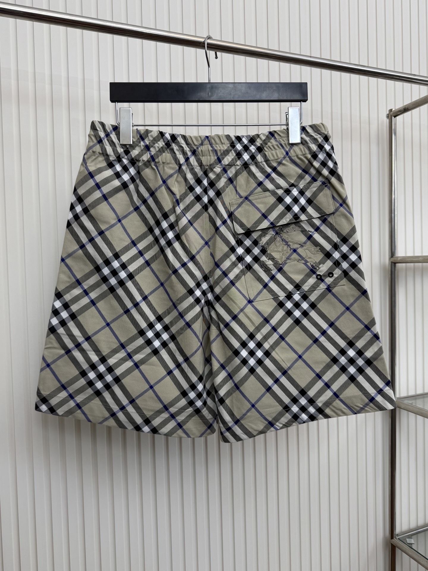 Burberry Bbr 巴宝莉24ss格纹战马刺绣短裤