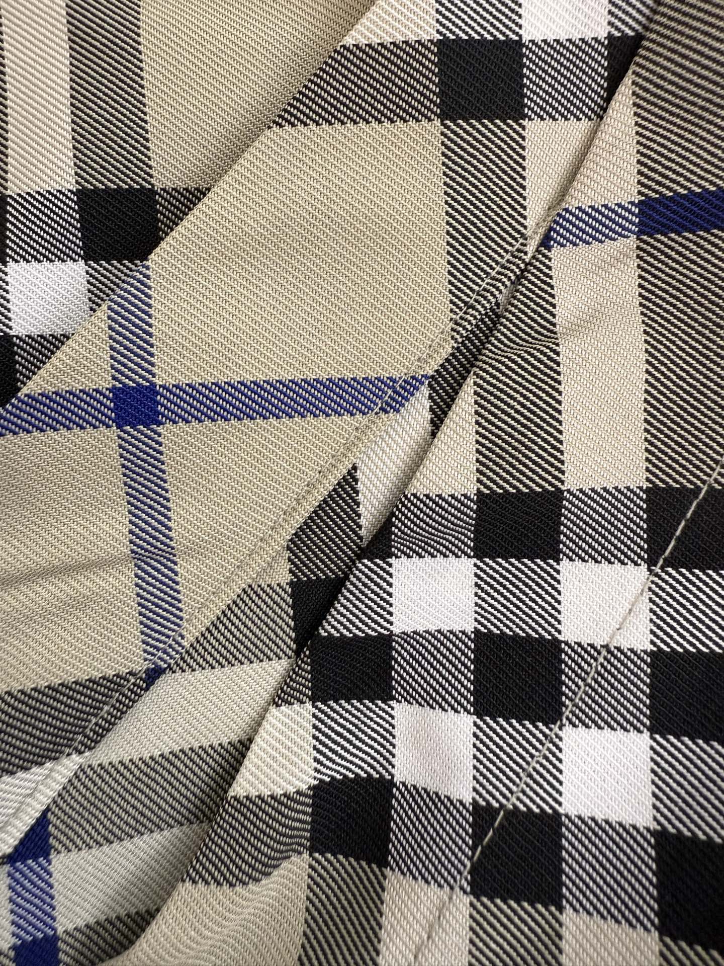 Burberry Bbr 巴宝莉24ss格纹战马刺绣短裤