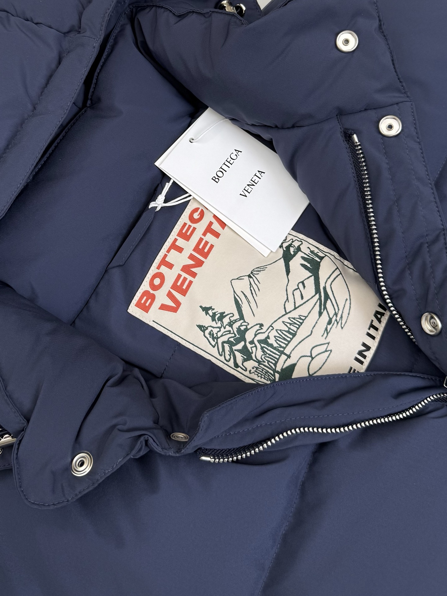 p860 BV 编织真皮口袋连帽羽绒服


size：46 48 50 52 