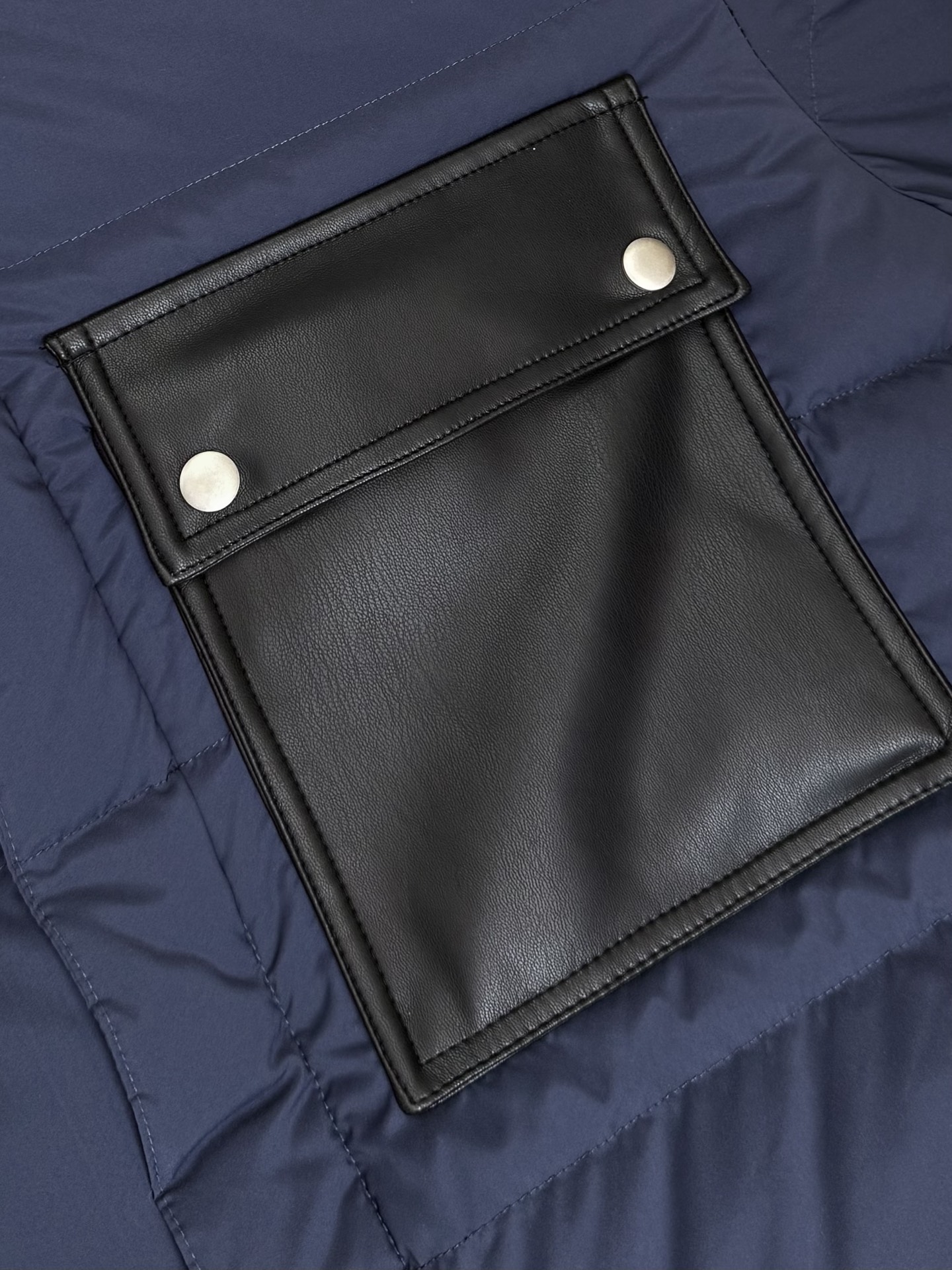 p860 BV 编织真皮口袋连帽羽绒服


size：46 48 50 52 