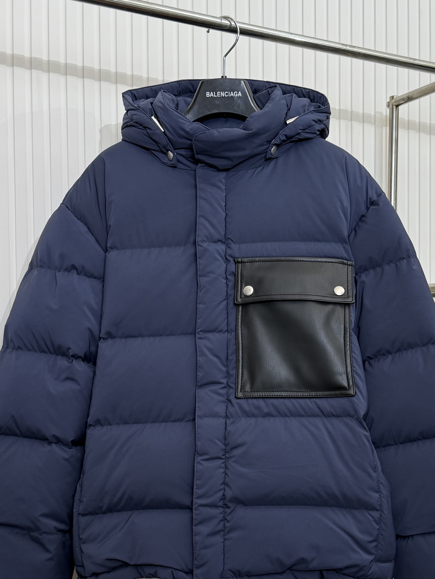 p860 BV 编织真皮口袋连帽羽绒服


size：46 48 50 52 