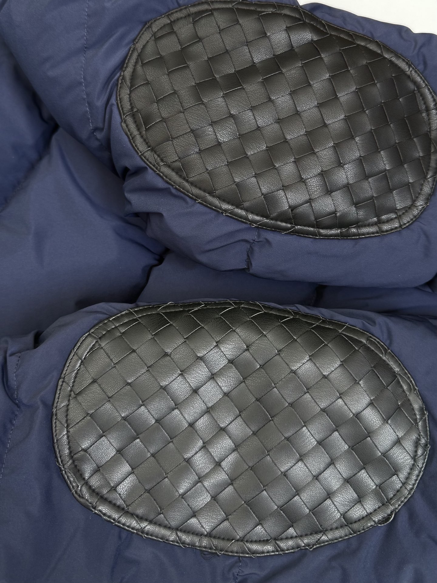 p860 BV 编织真皮口袋连帽羽绒服


size：46 48 50 52 