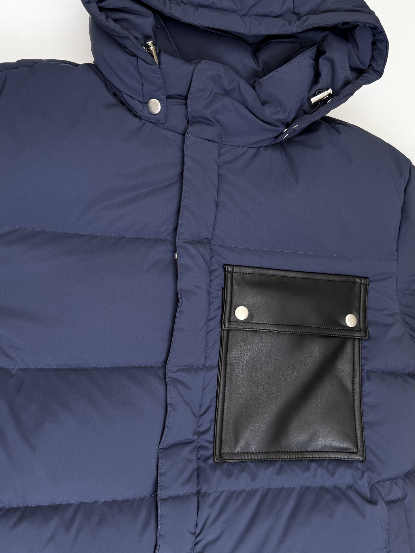 p860 BV 编织真皮口袋连帽羽绒服


size：46 48 50 52 