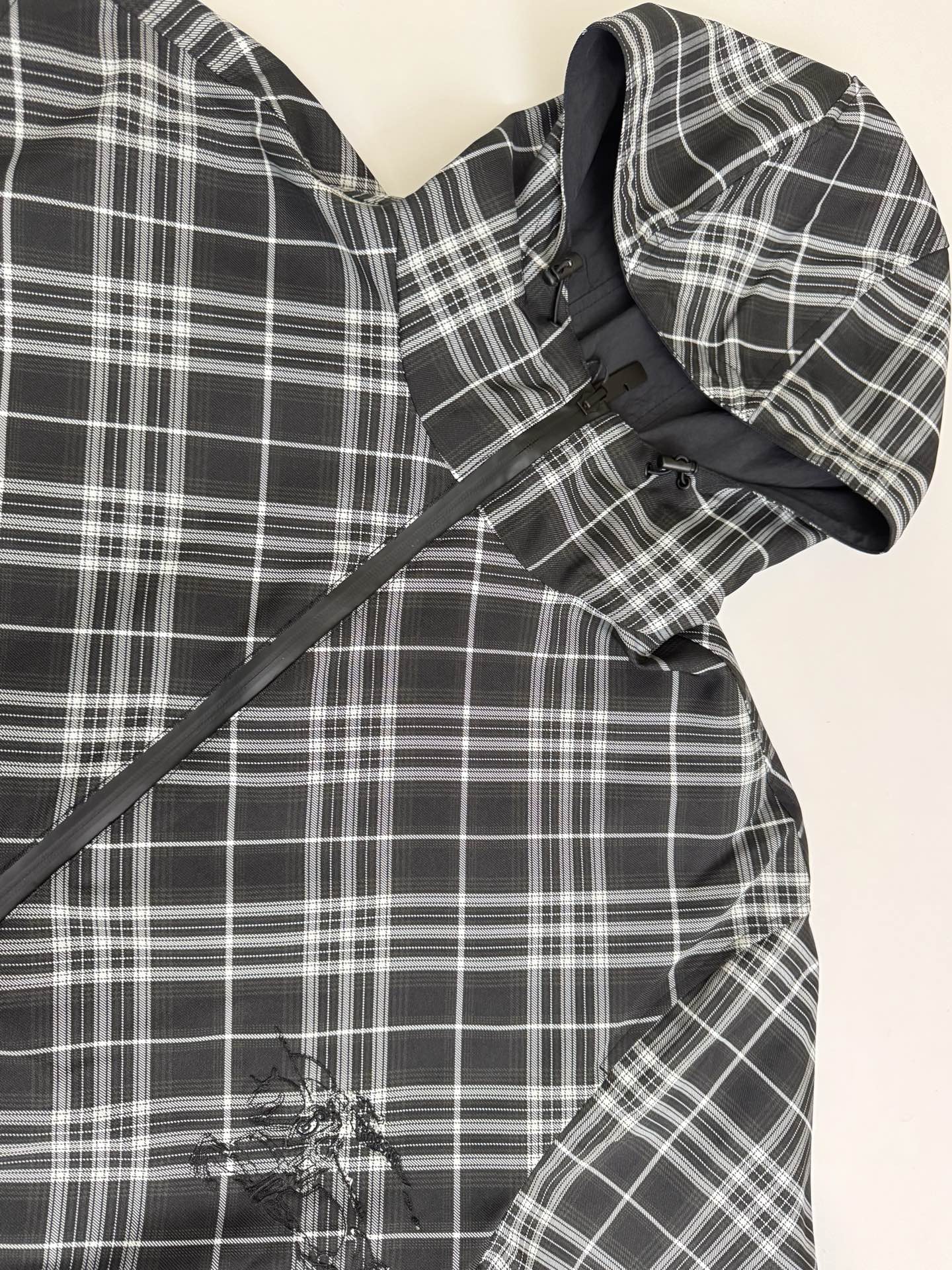 Burberry Bbr 巴宝莉黑白格纹战马刺绣双面穿外套