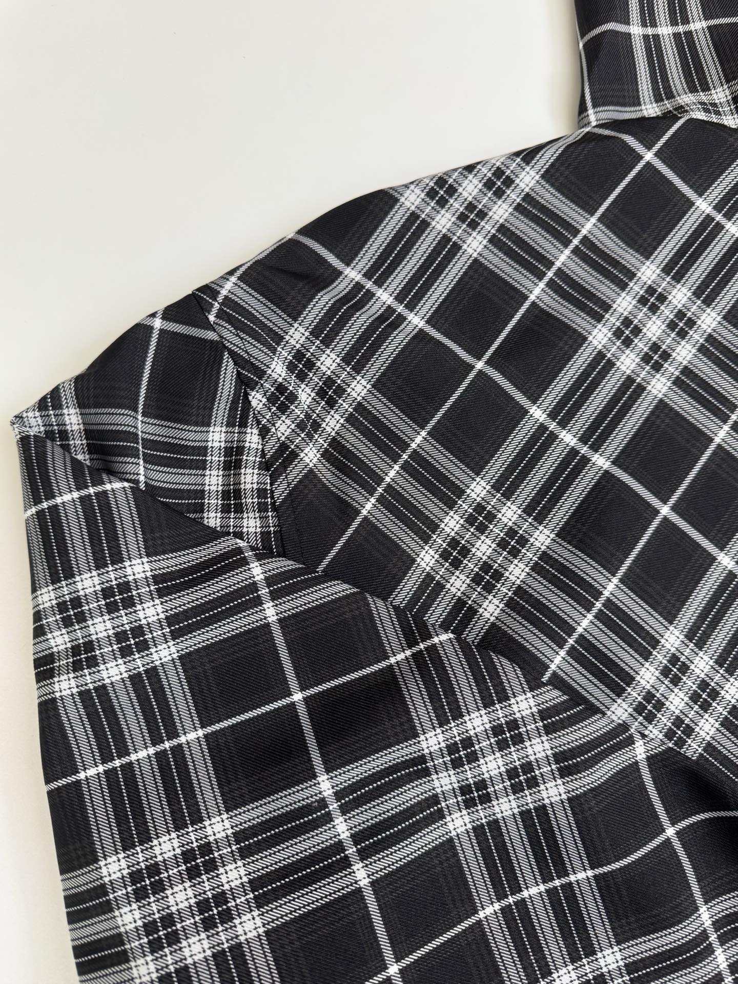 Burberry Bbr 巴宝莉黑白格纹战马刺绣双面穿外套