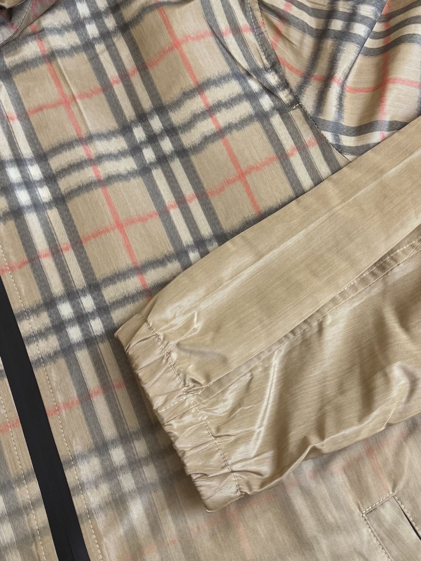 Burberry Bbr 巴宝莉格纹渐变连帽夹克外套