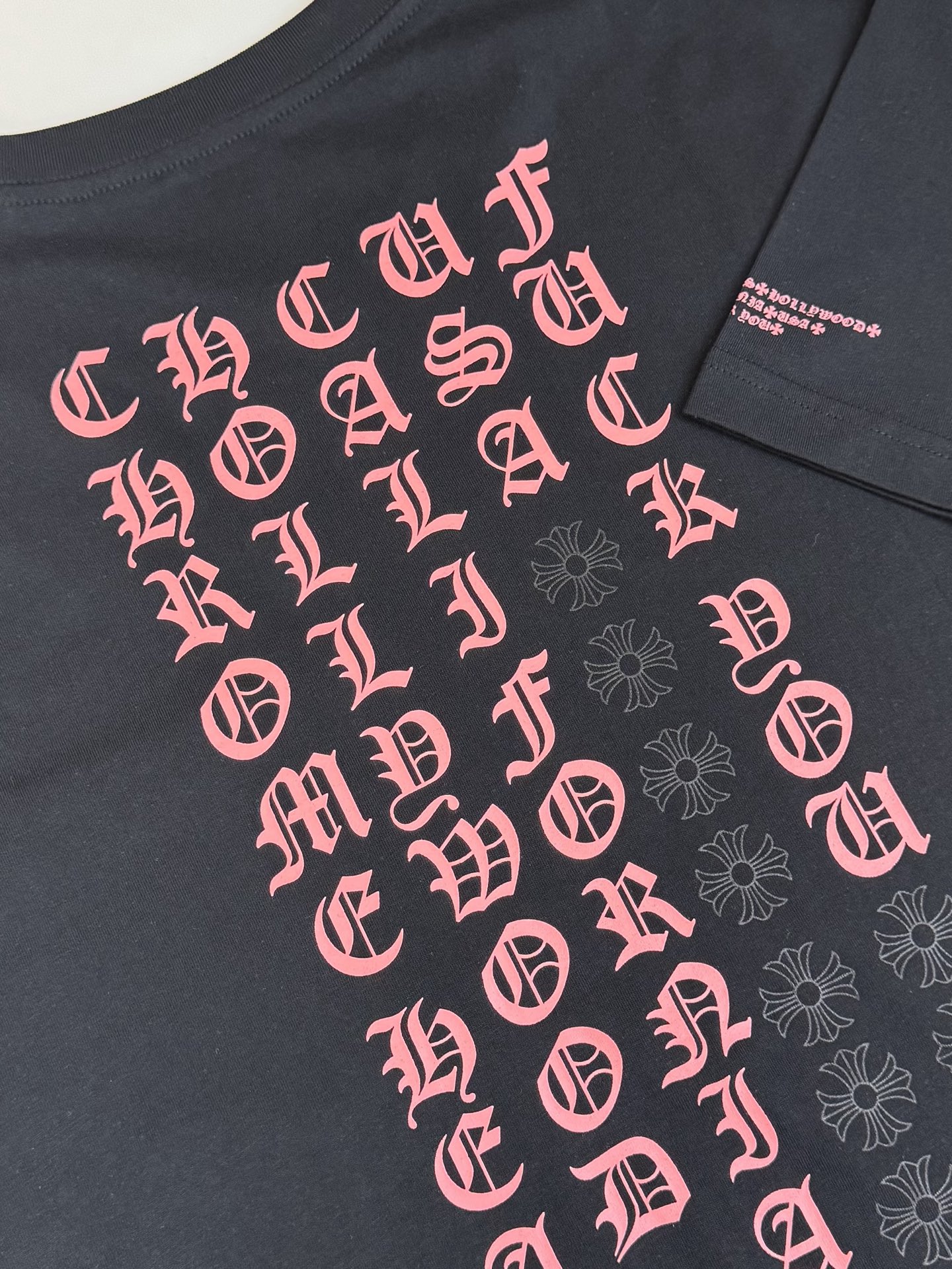 Chrome Hearts CH 克罗心粉色梵文字母口袋短袖T恤