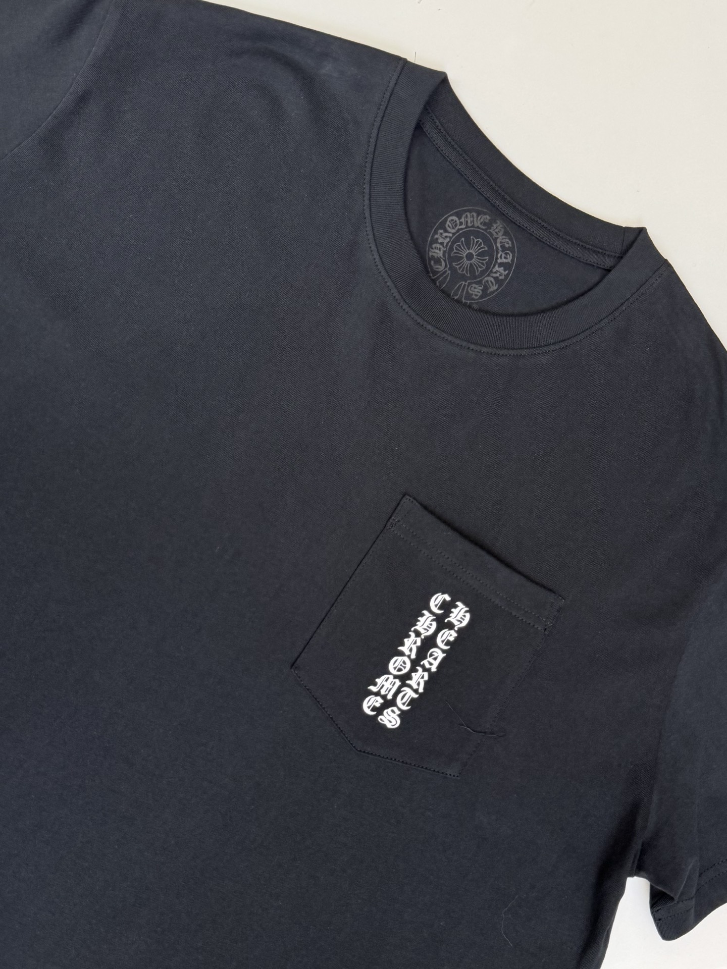 Chrome Hearts CH 克罗心粉色梵文字母口袋短袖T恤