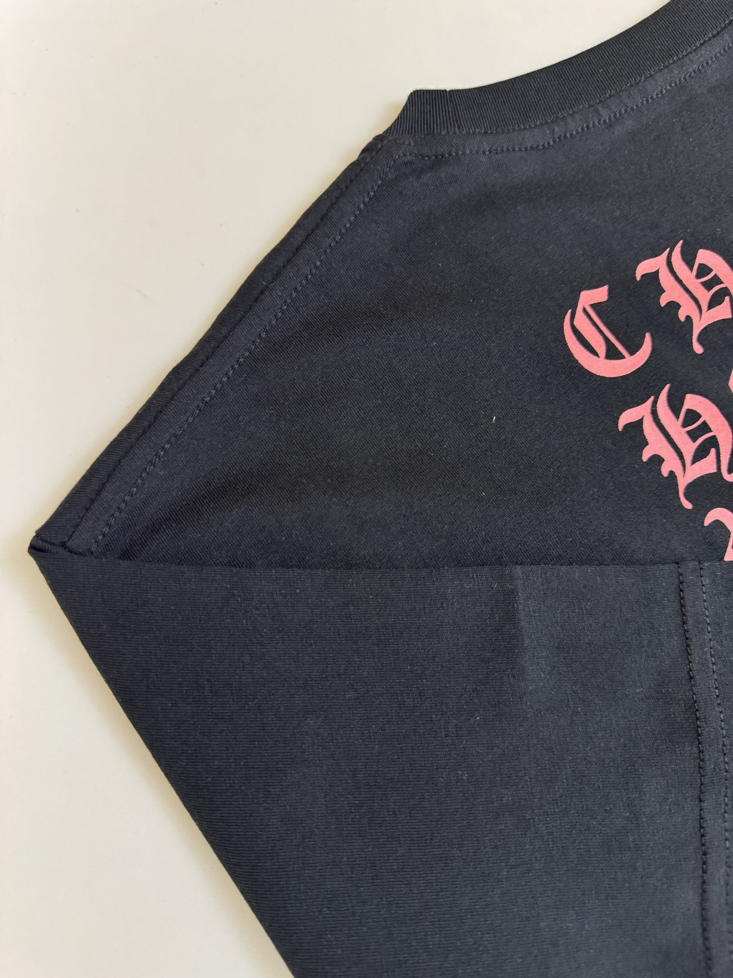Chrome Hearts CH 克罗心粉色梵文字母口袋短袖T恤