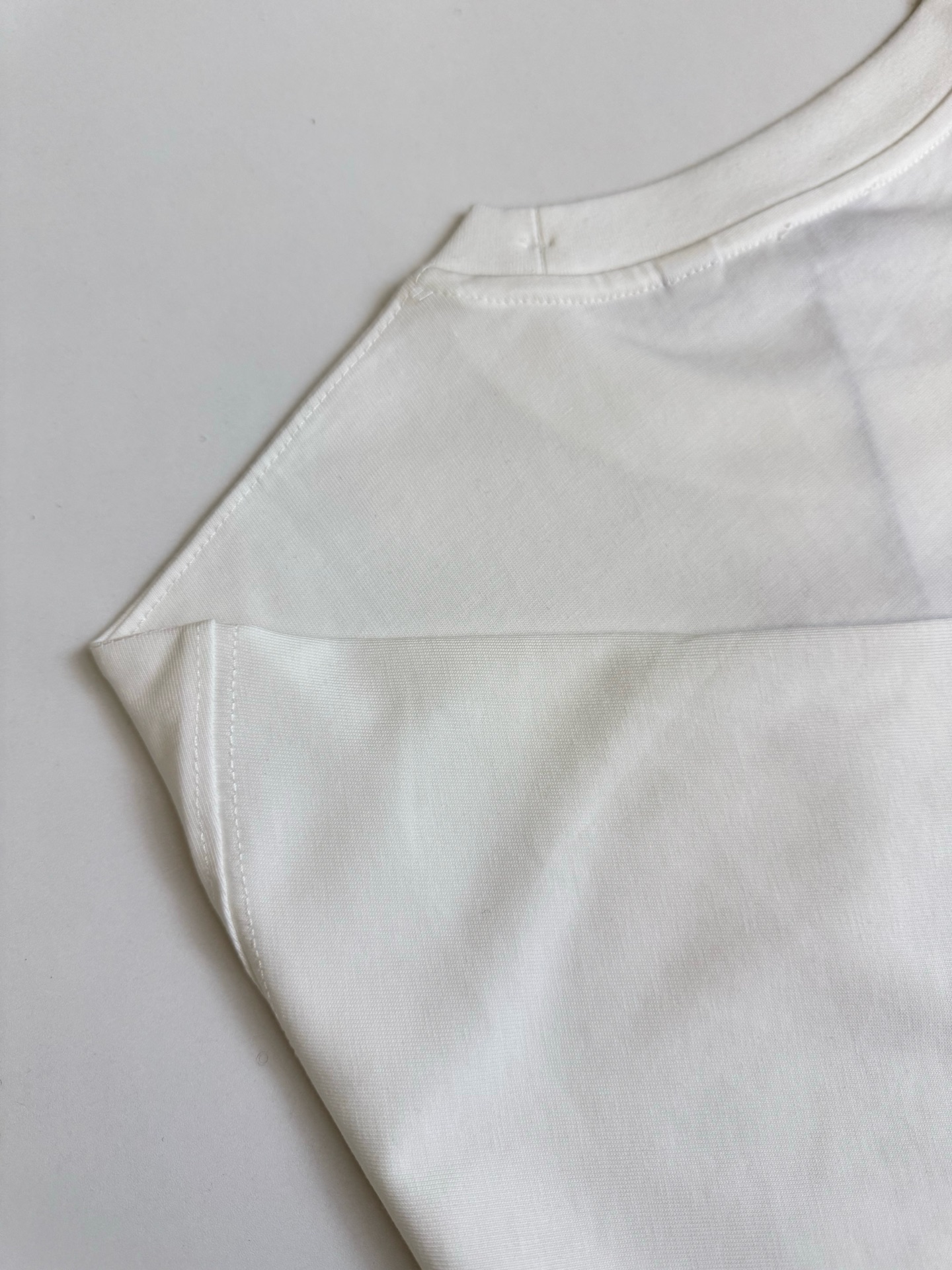 Burberry Bbr 巴宝莉 ss26沙滩骑士艺术发泡印花短袖T恤