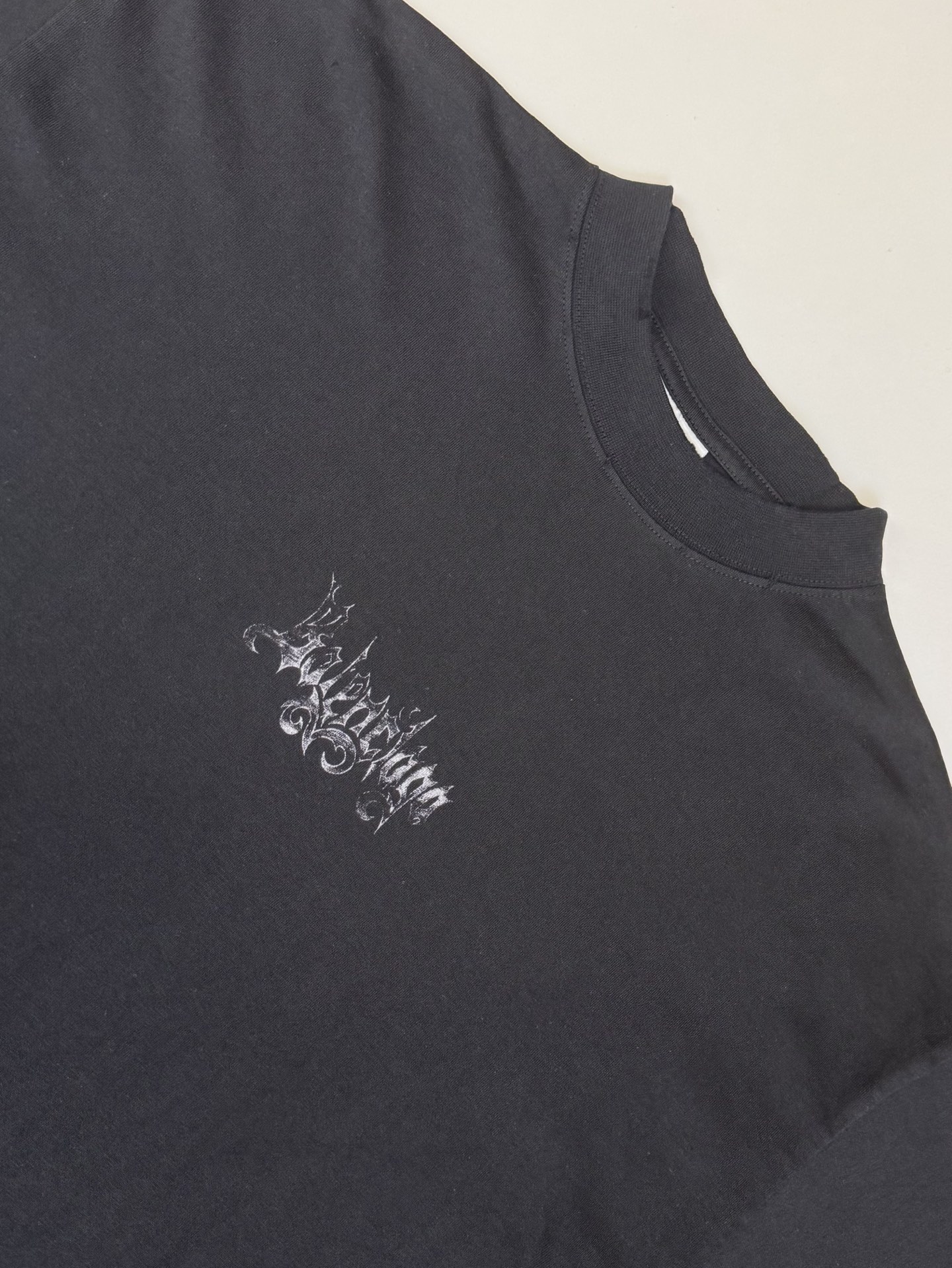 Balenciaga Bal 巴黎26ss 哥特火焰艺术字体印花短袖T恤