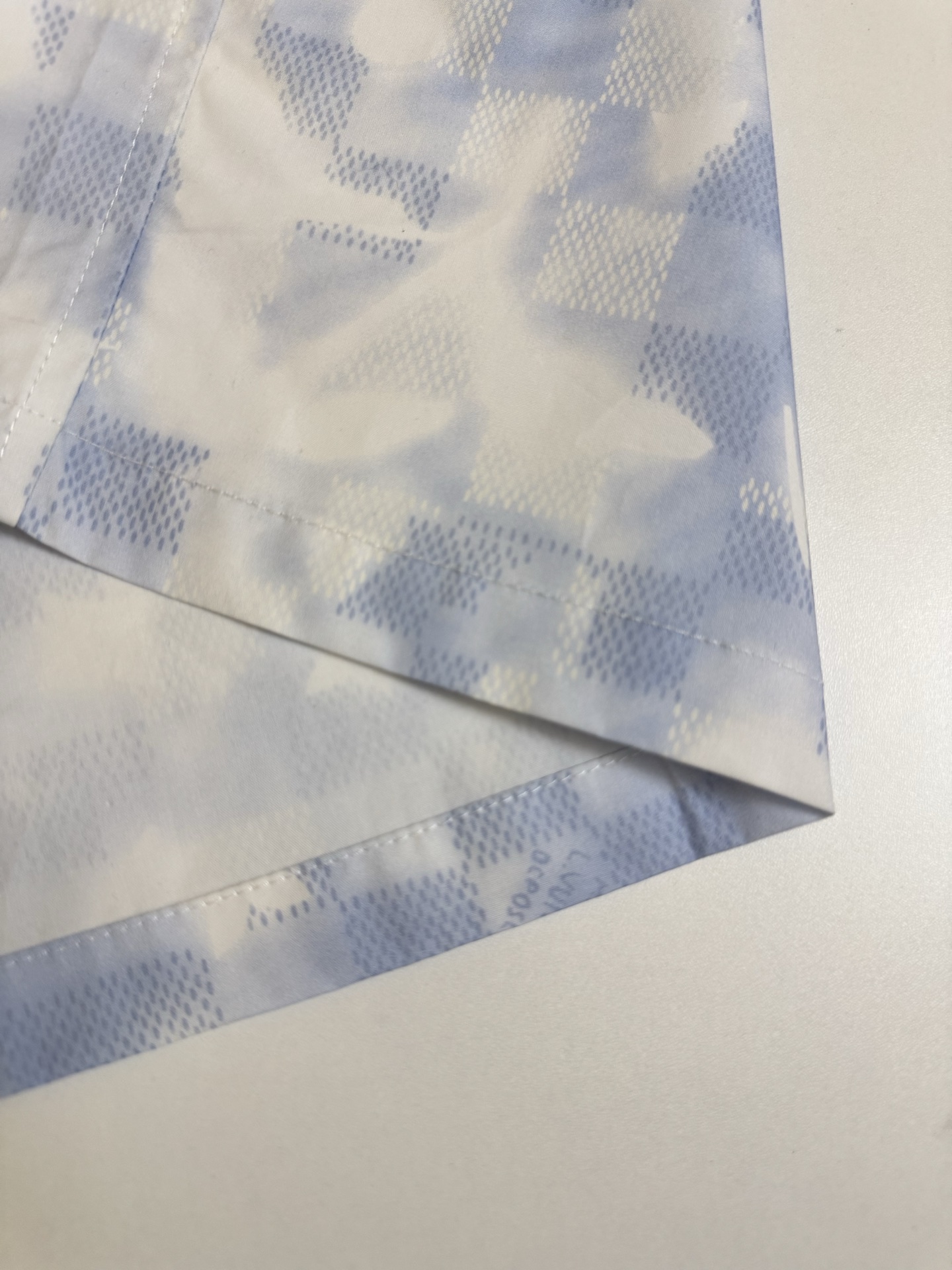 Louis Vuitton 1v 路易 SS26云朵系列像素棋盘格印花衬衫短袖