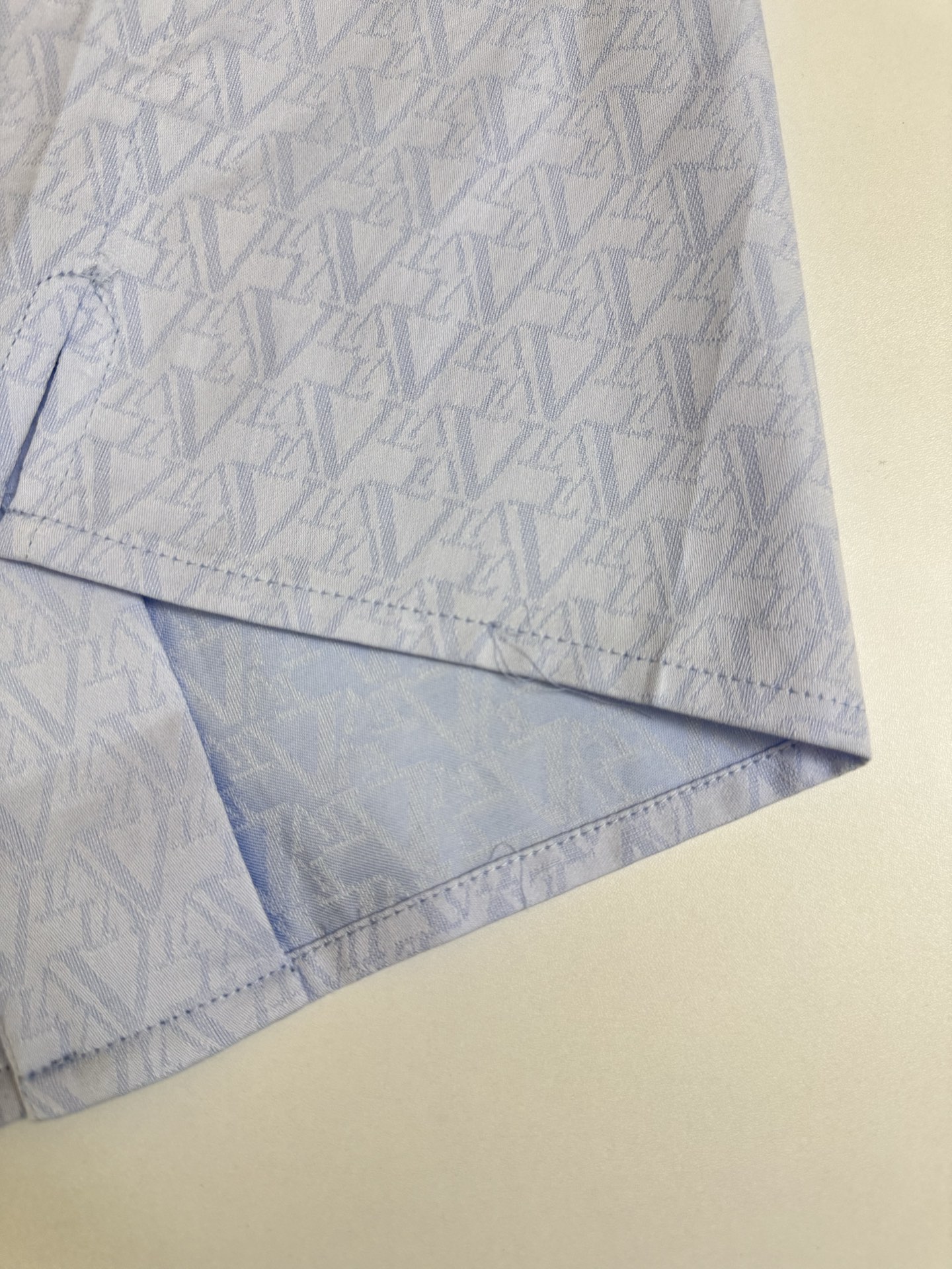Louis Vuitton 1v 路易26ss标识字母满印衬衫短袖